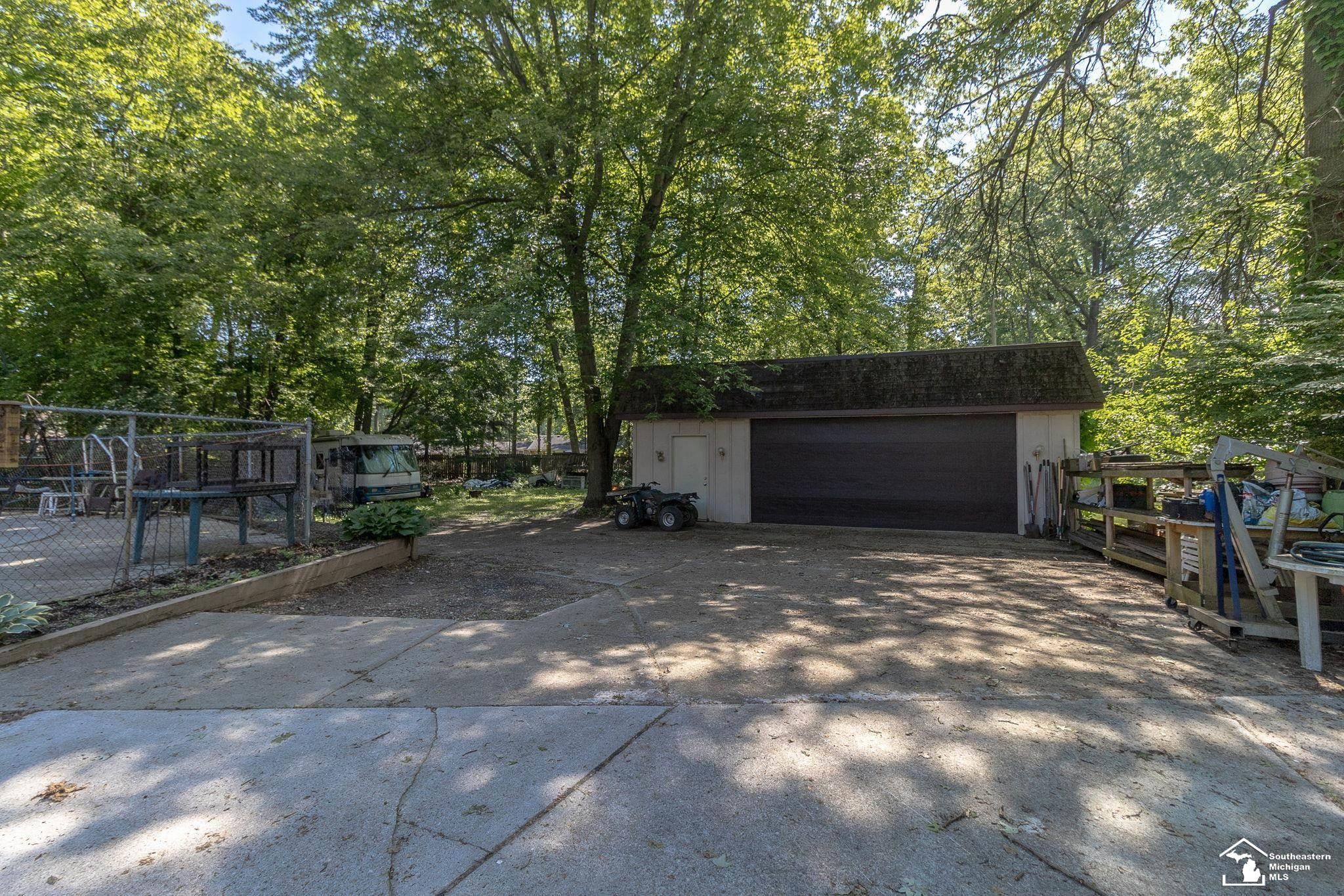 1372 Laurelhurst Drive, Temperance, MI 48182 — Photo 38