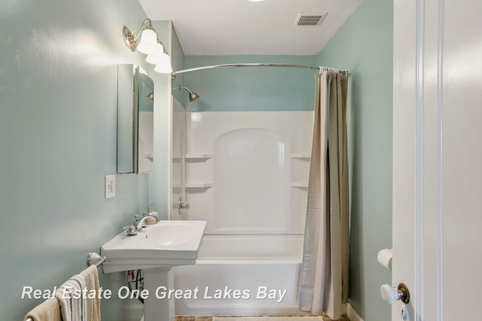 736 Stoker Drive, Saginaw, MI 48604 — Photo 16