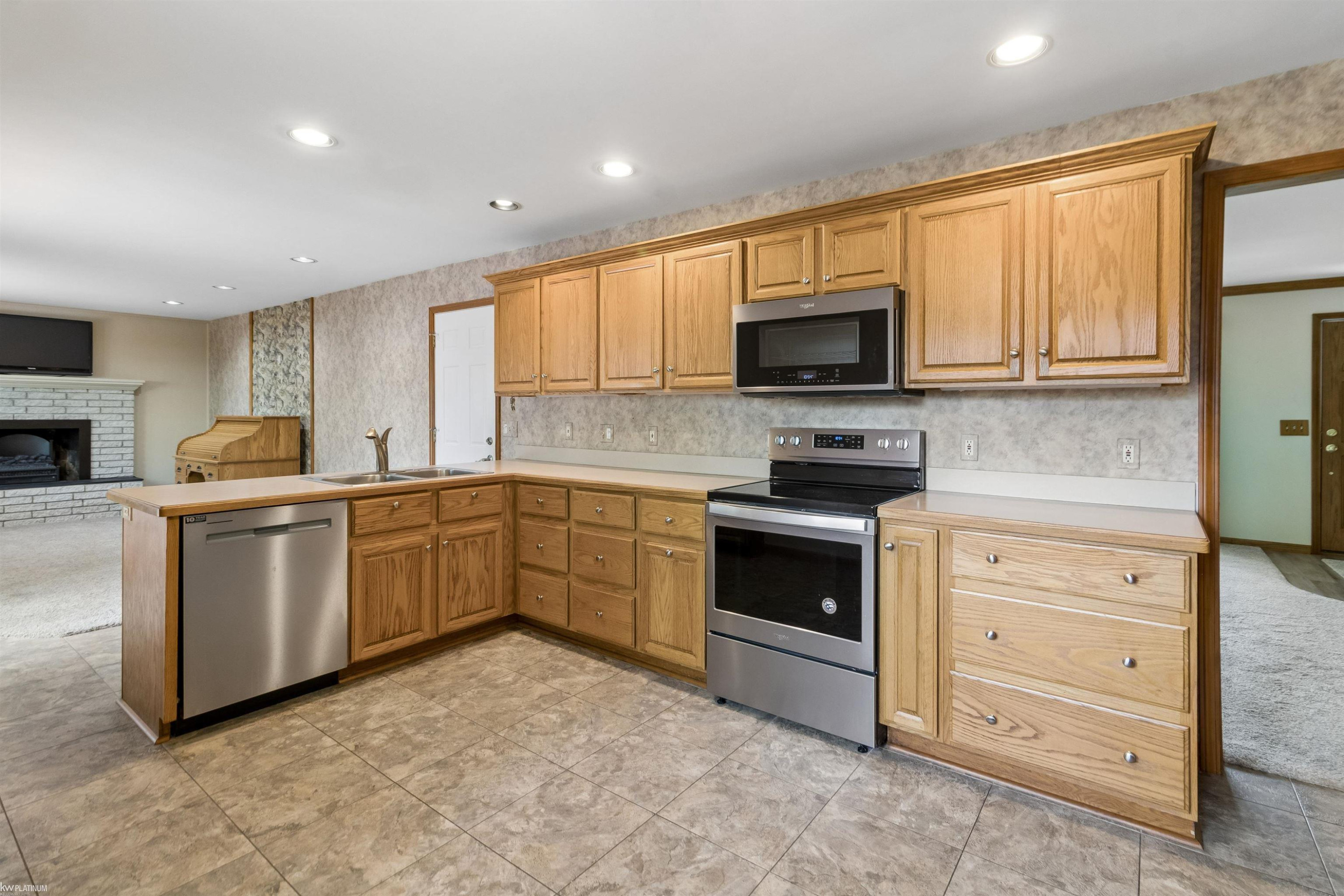 3238 S Shoreview Drive, MI 48059 — Photo 8