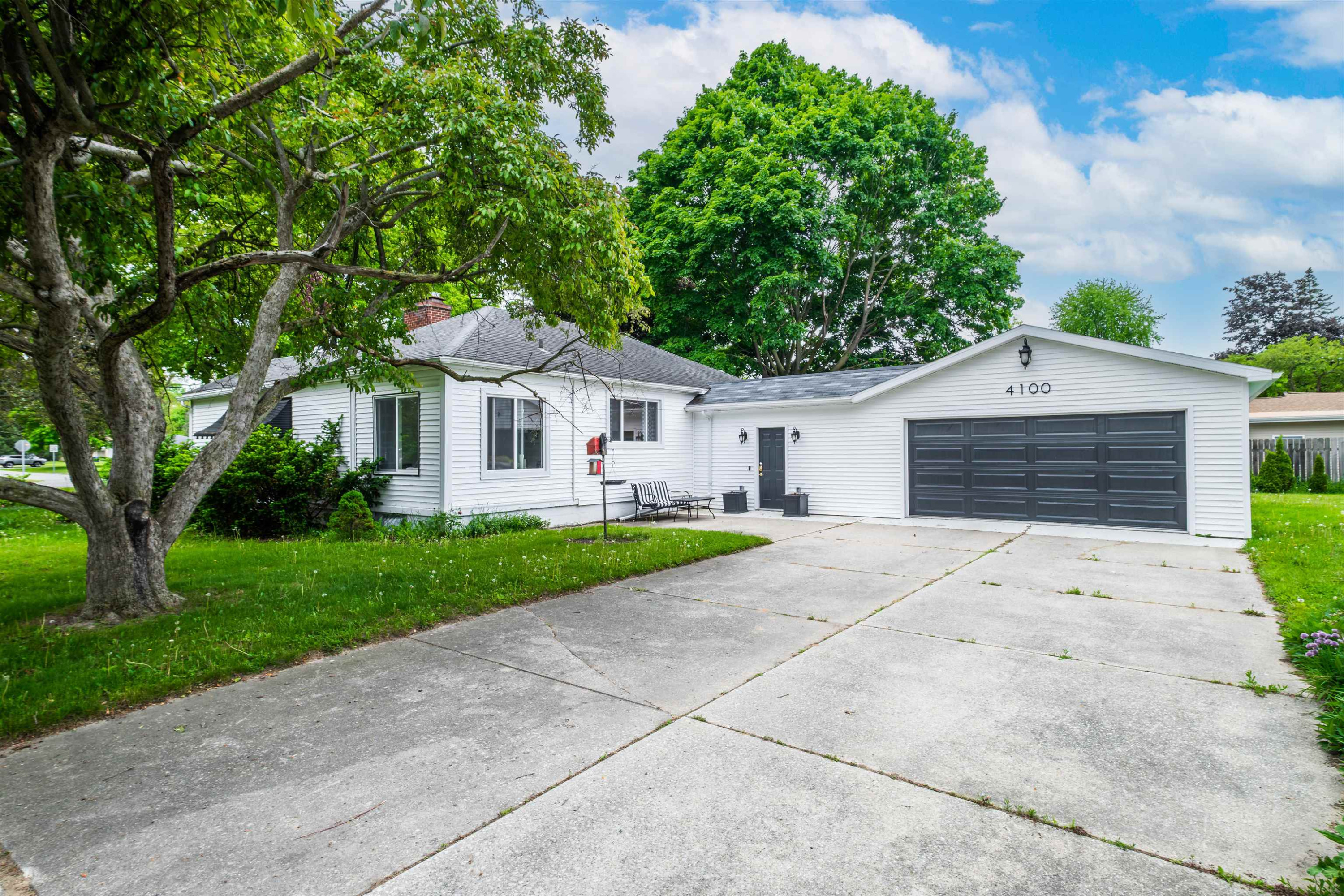 4100 Weiss Street, Saginaw, MI 48603 — front exterior