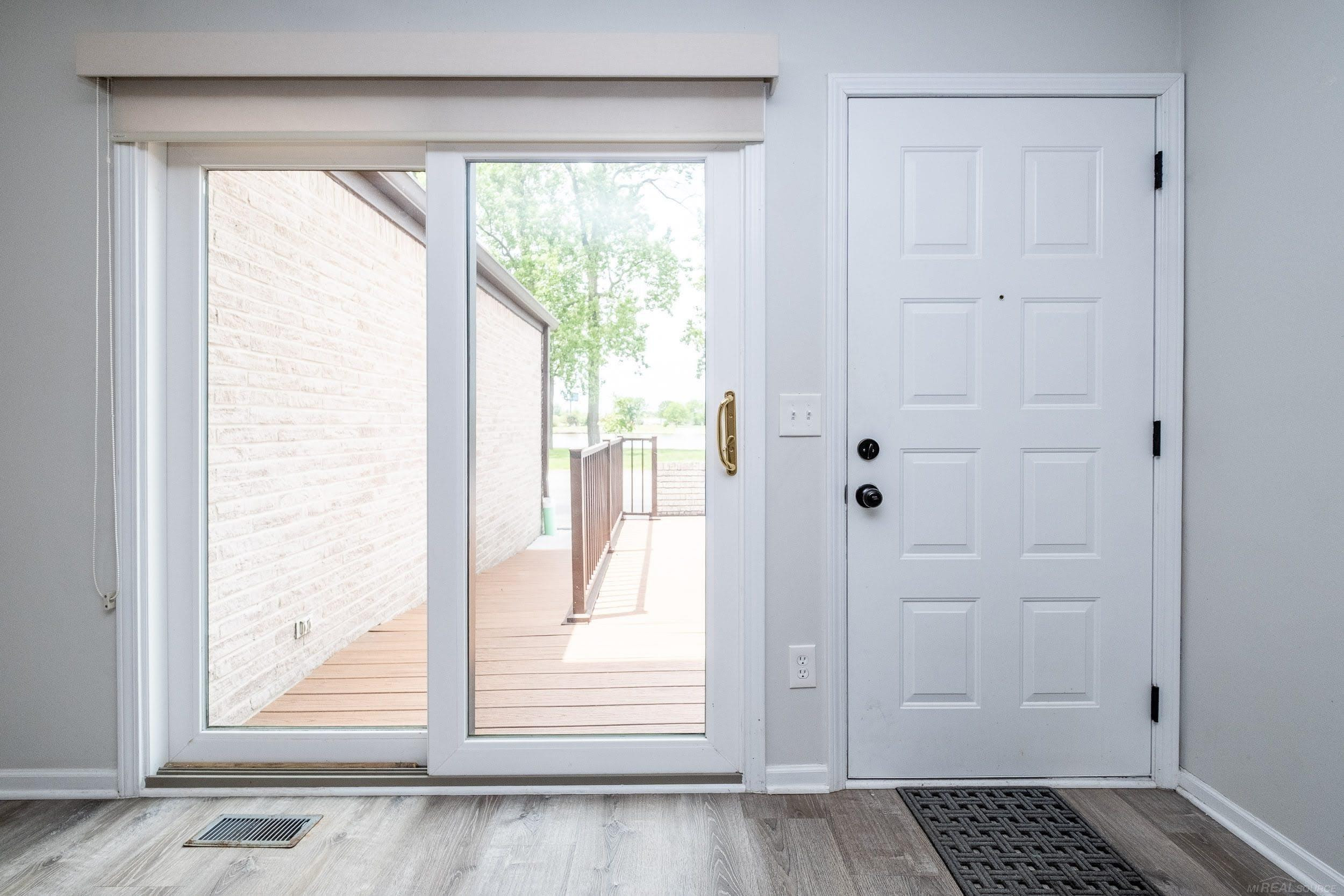 1102 Country Club Drive, Saint Clair Shores, MI 48082 — Photo 10