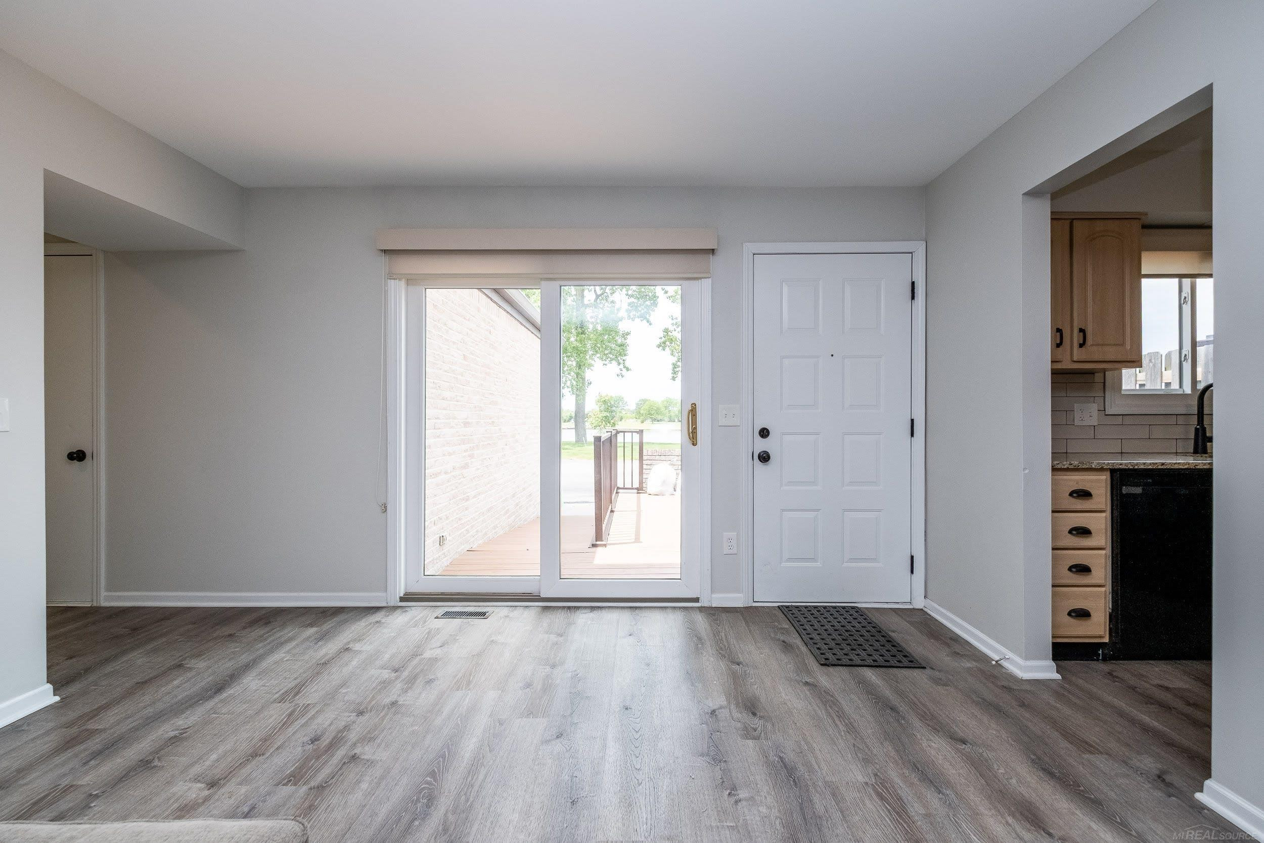 1102 Country Club Drive, Saint Clair Shores, MI 48082 — Photo 11