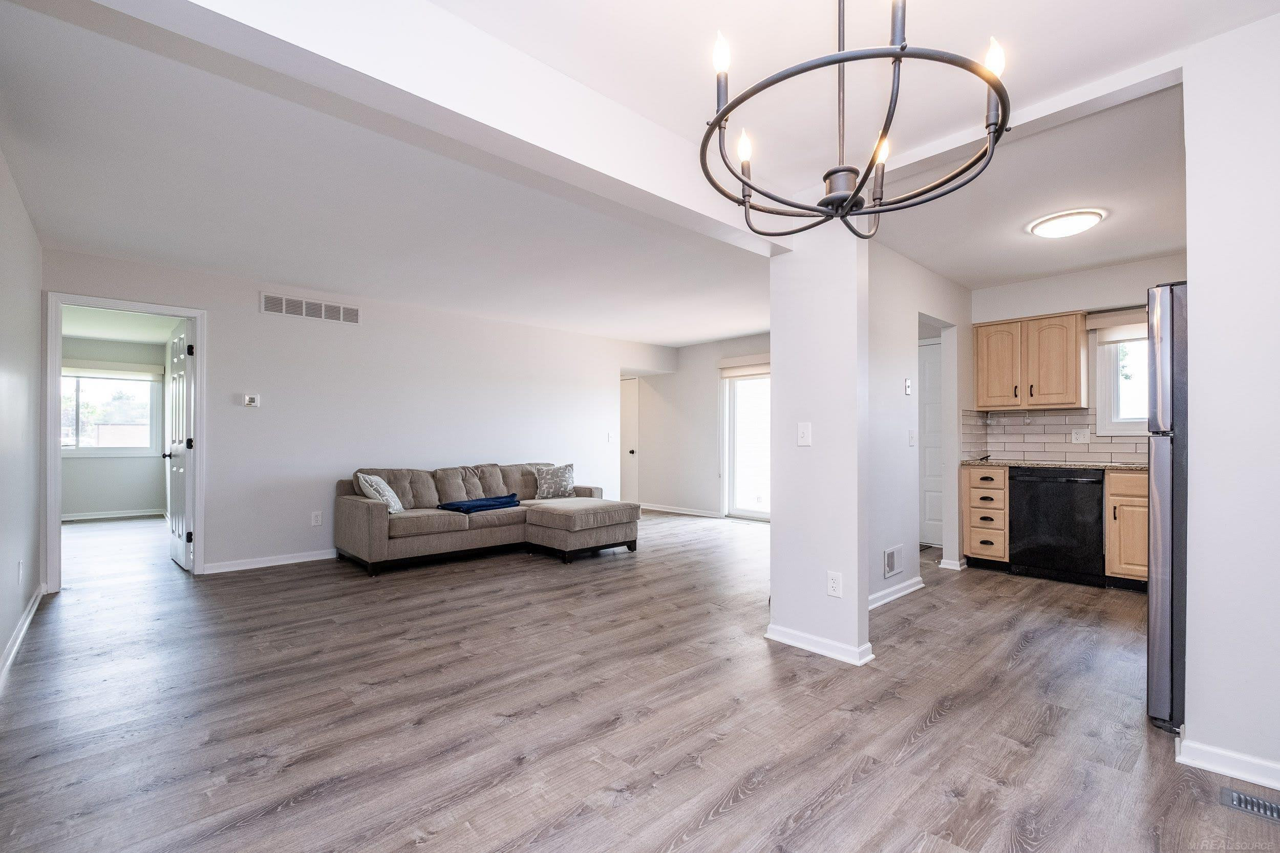 1102 Country Club Drive, Saint Clair Shores, MI 48082 — Photo 17