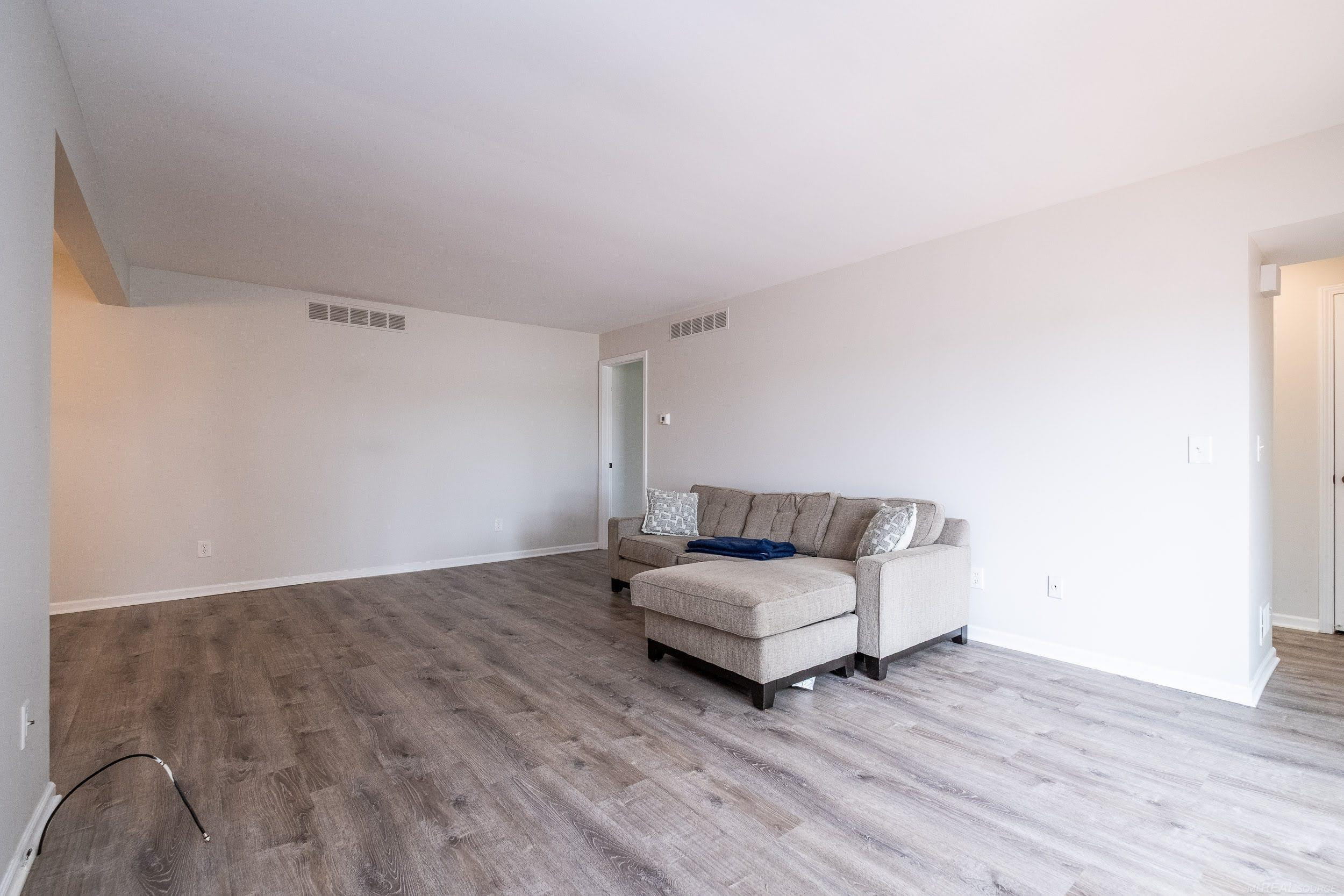 1102 Country Club Drive, Saint Clair Shores, MI 48082 — Photo 18
