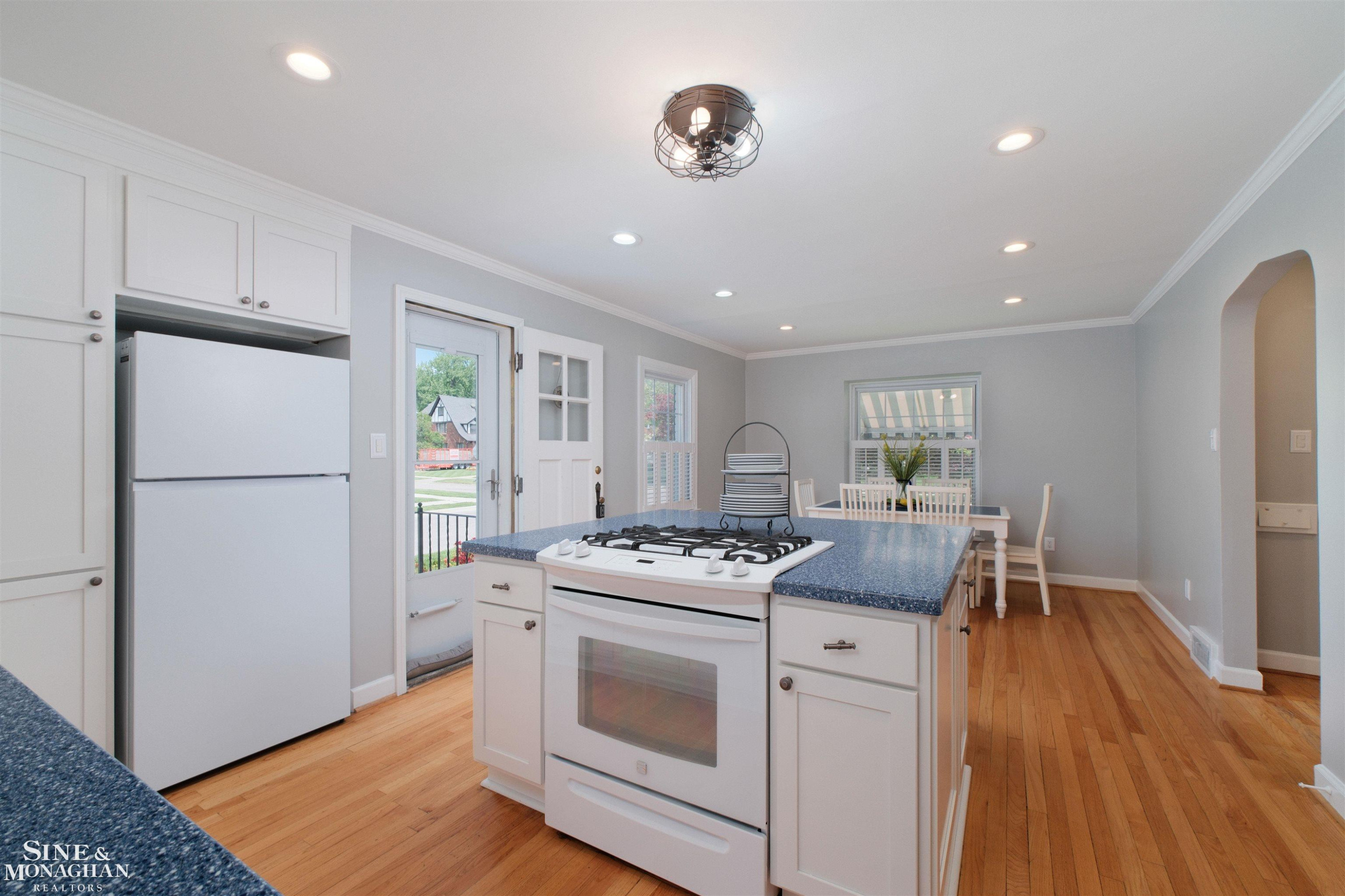 901 Lincoln Rd Road, Grosse Pointe, MI 48230 — Photo 15