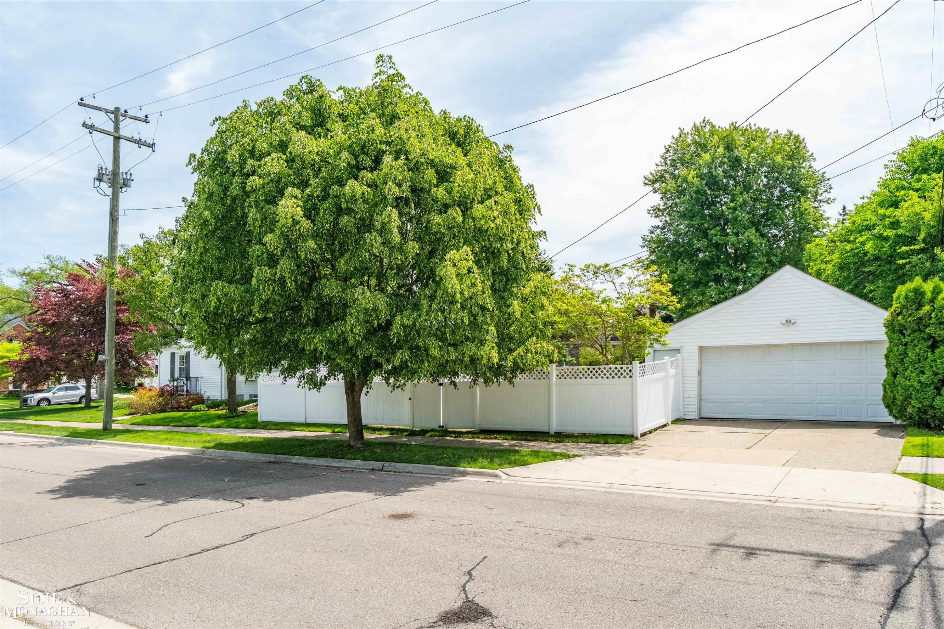 901 Lincoln Rd Road, Grosse Pointe, MI 48230 — Photo 54