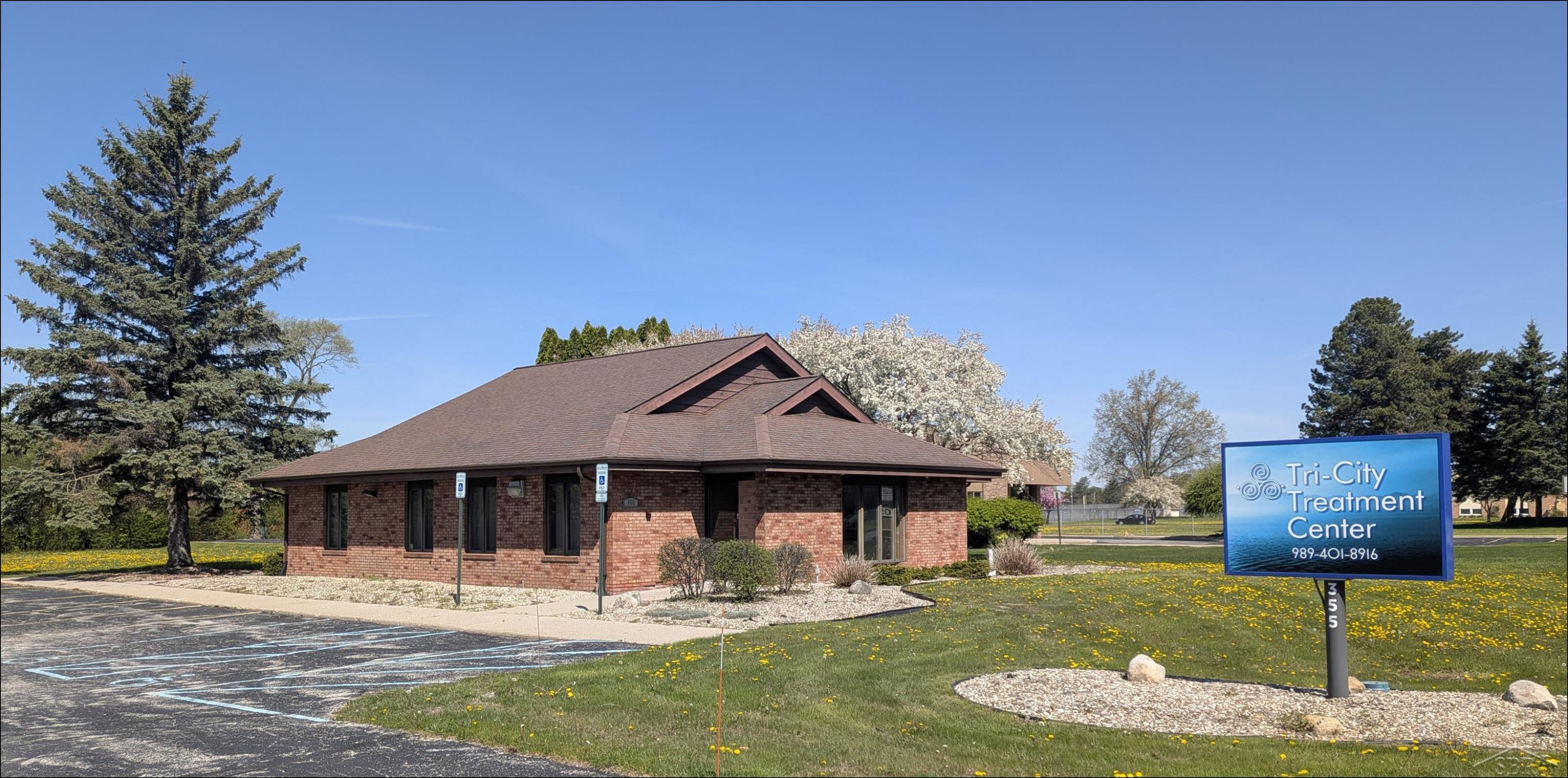 355 N Center Road, Saginaw, MI 48638