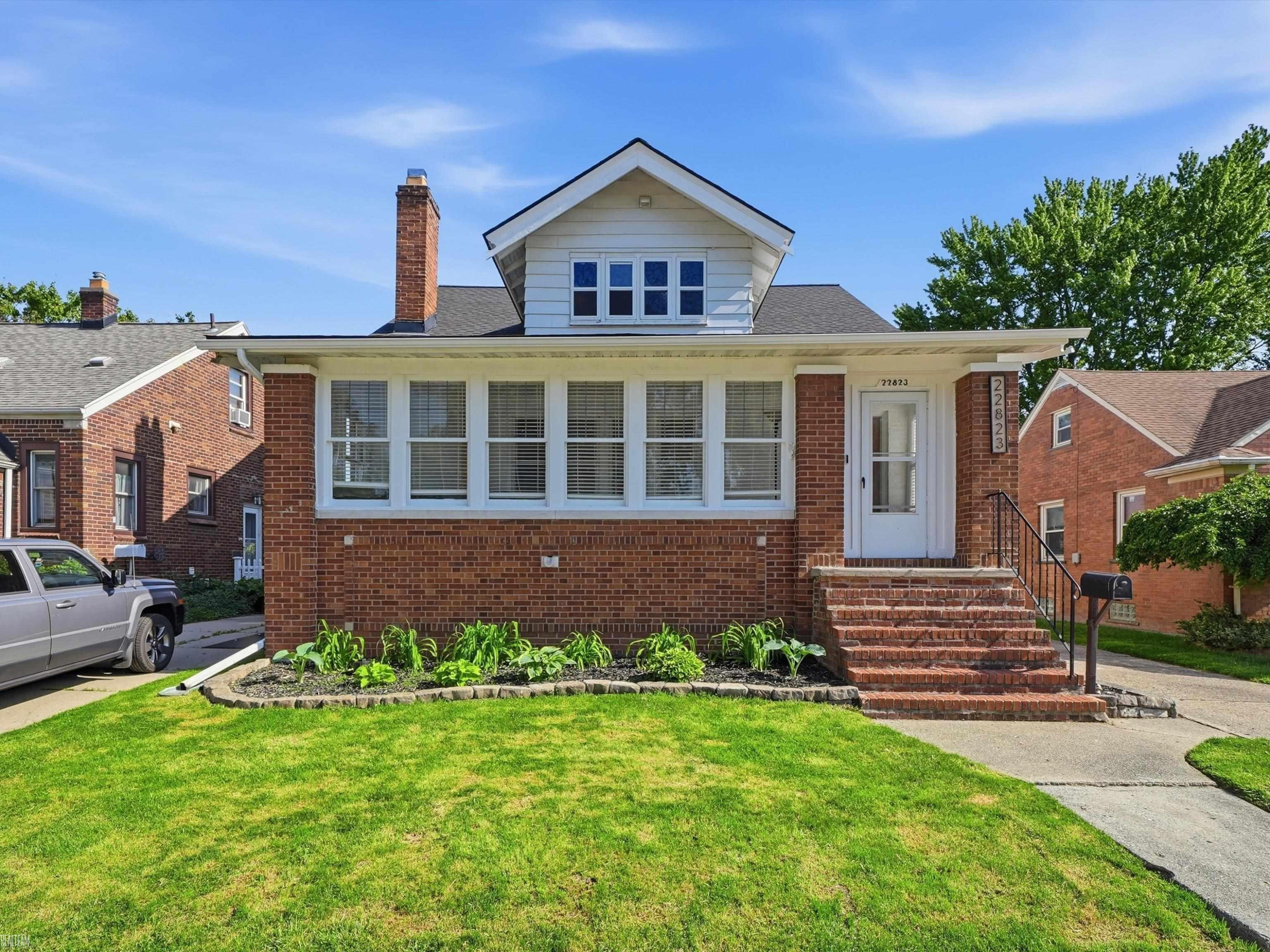 22823 Visnaw Street, Saint Clair Shores, MI 48081