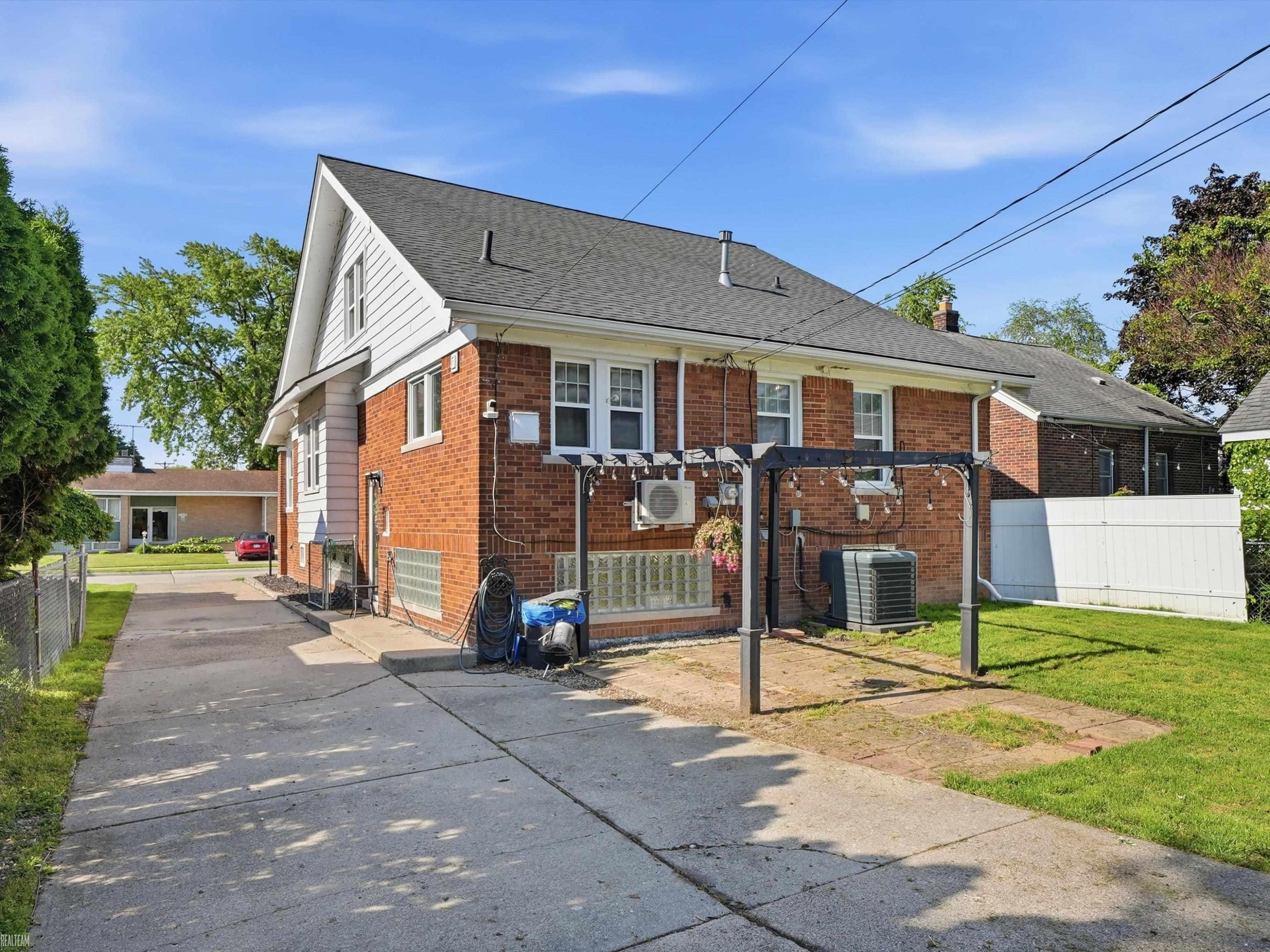 22823 Visnaw Street, Saint Clair Shores, MI 48081 — Photo 36