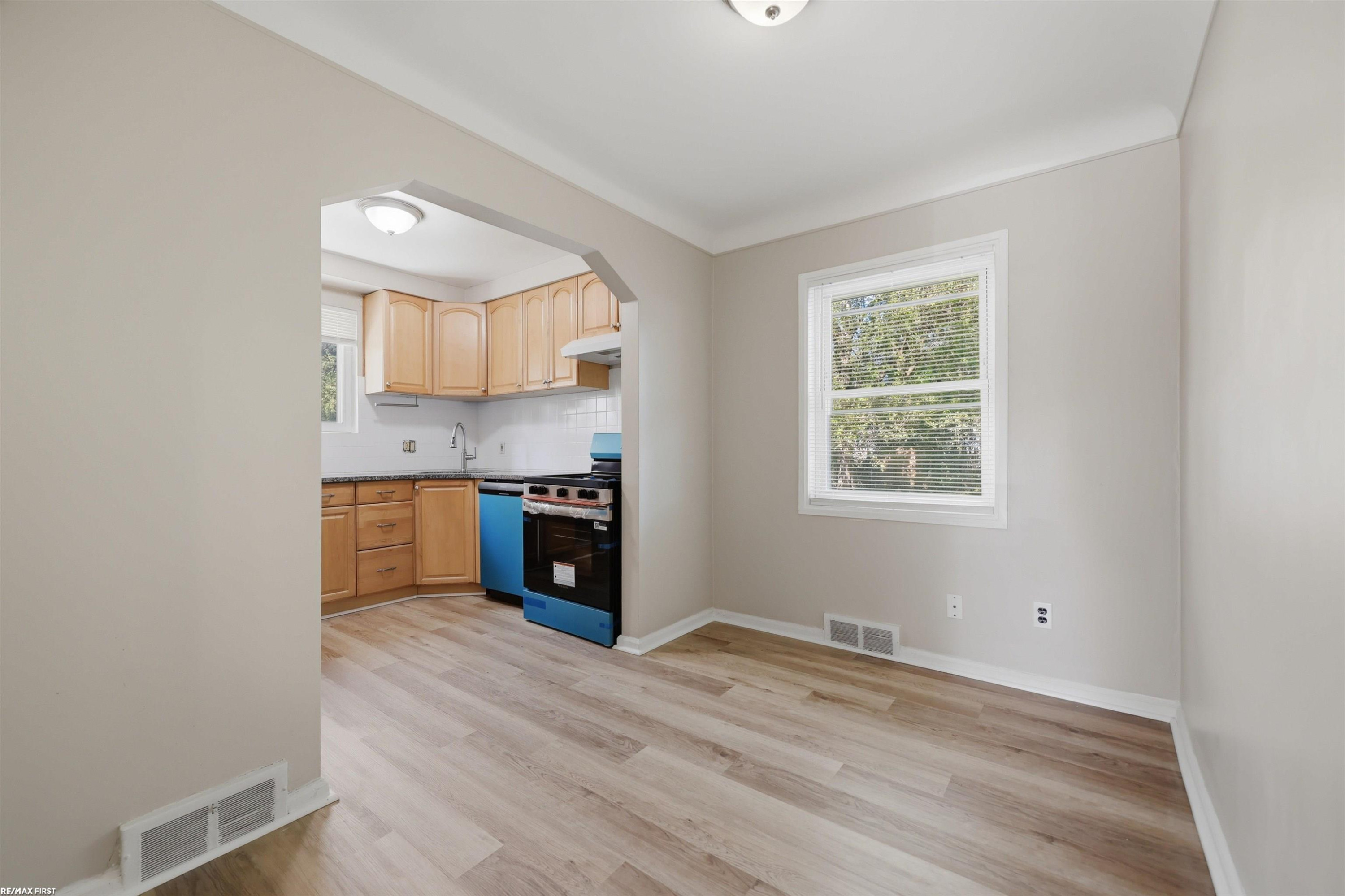 23221 Oneida Street, Oak Park, MI 48237 — Photo 6