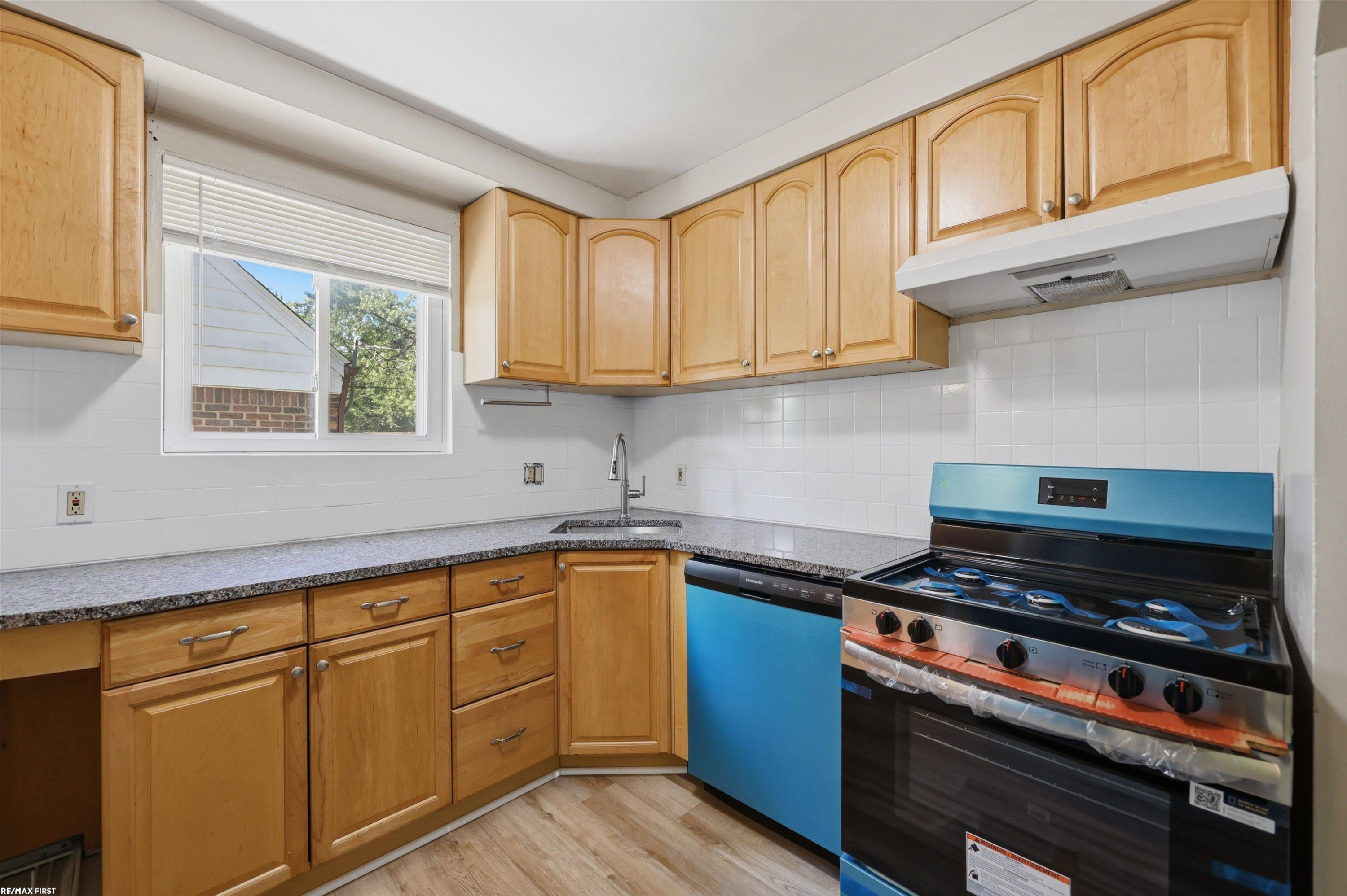 23221 Oneida Street, Oak Park, MI 48237 — Photo 7
