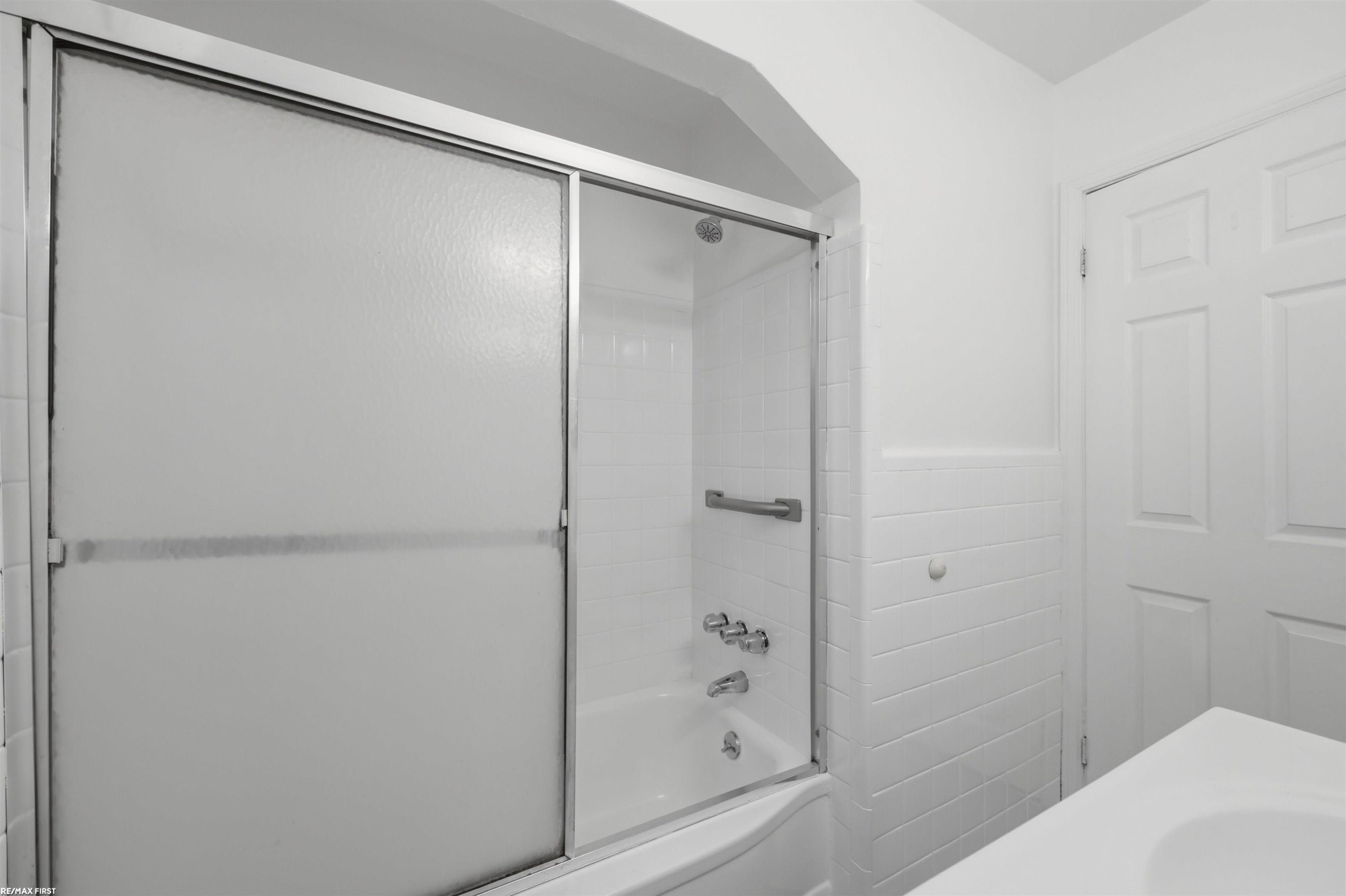 23221 Oneida Street, Oak Park, MI 48237 — Photo 15