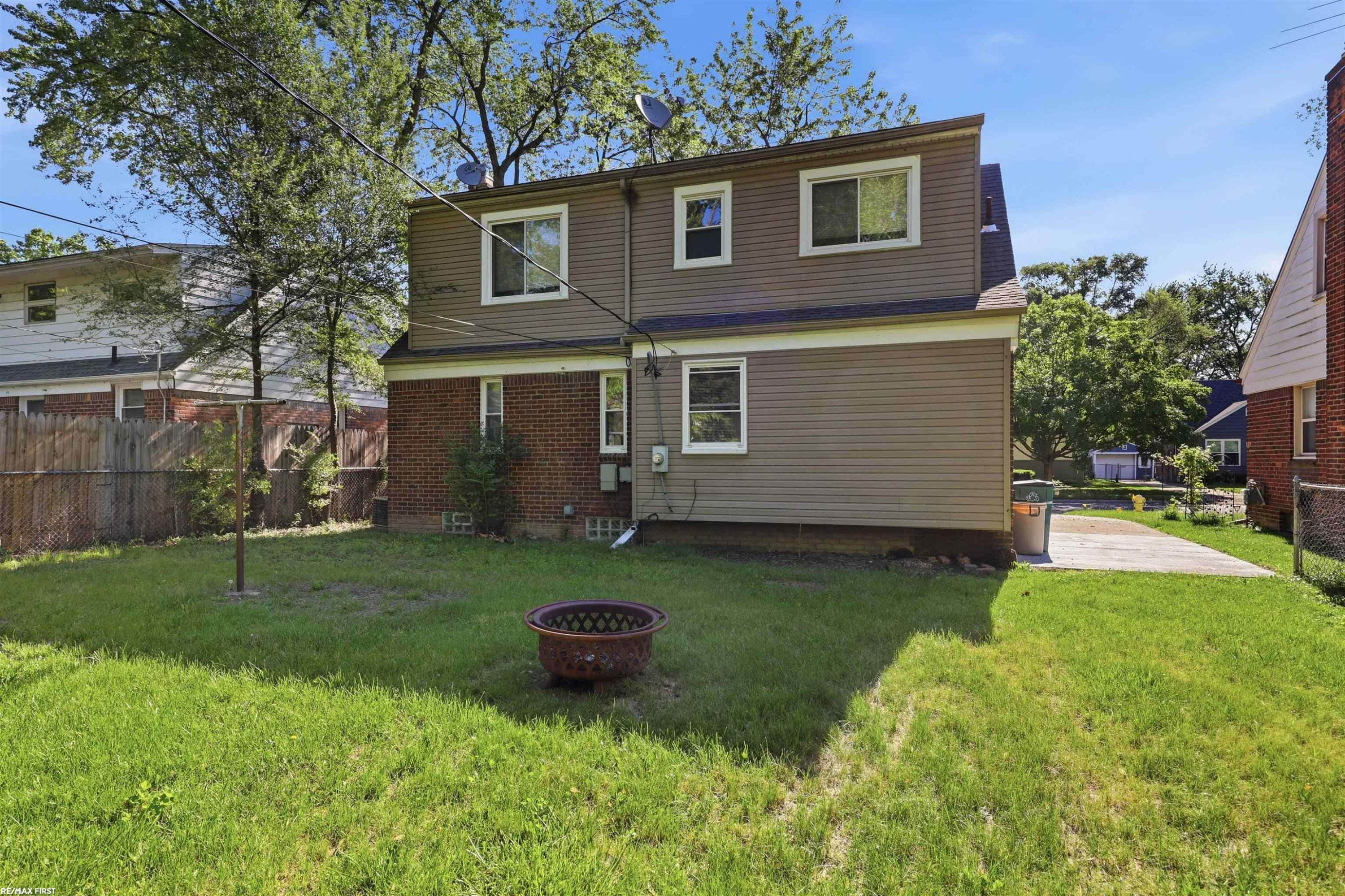 23221 Oneida Street, Oak Park, MI 48237 — Photo 26