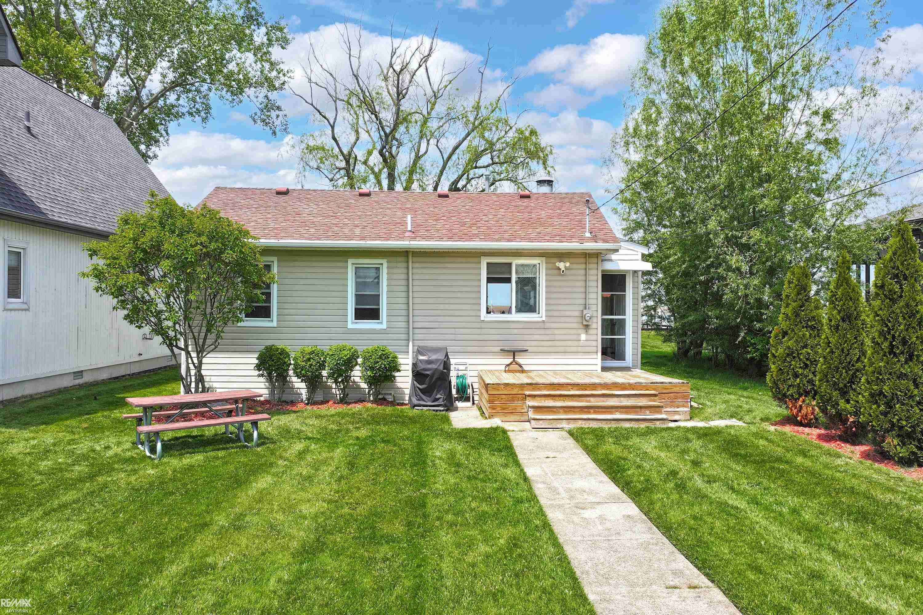 7054 Middle Channel Lane, MI 48028 — Photo 47