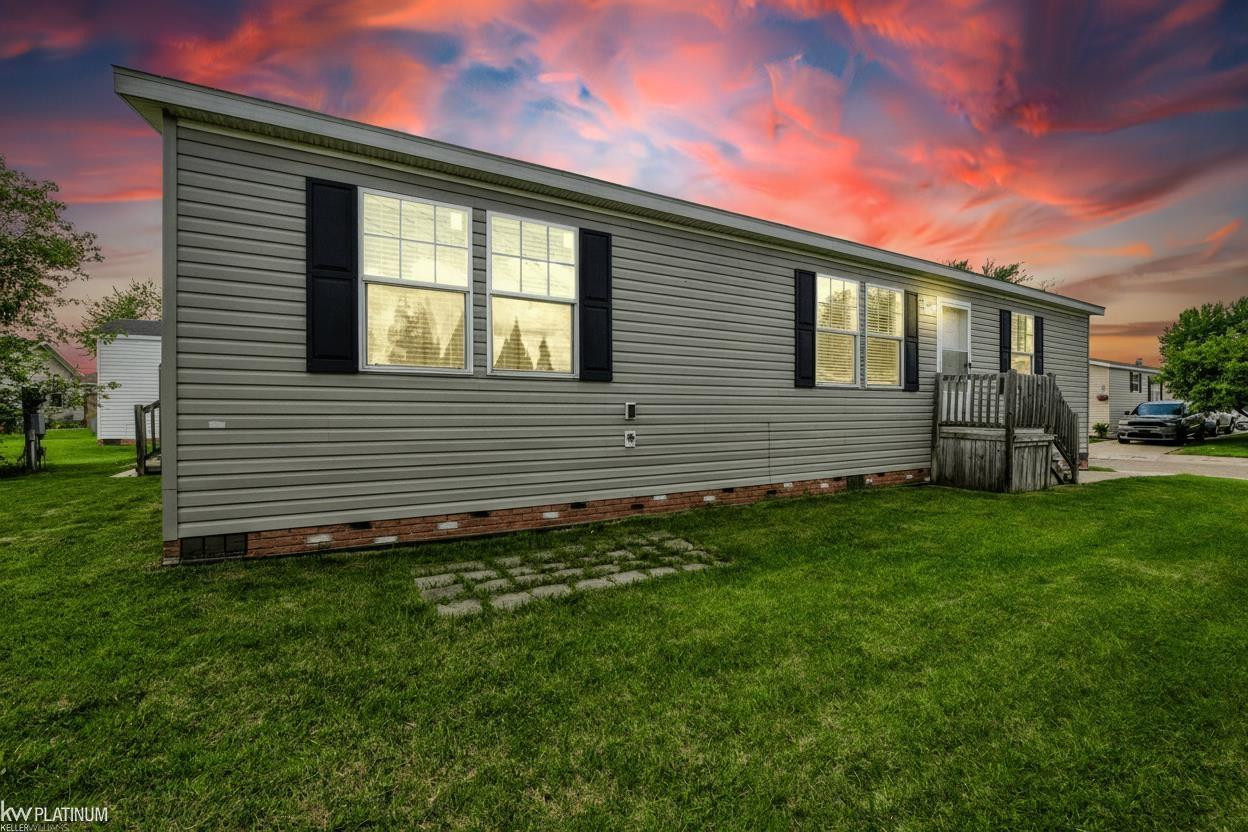17128 Scarborough Drive, Macomb, MI 48044