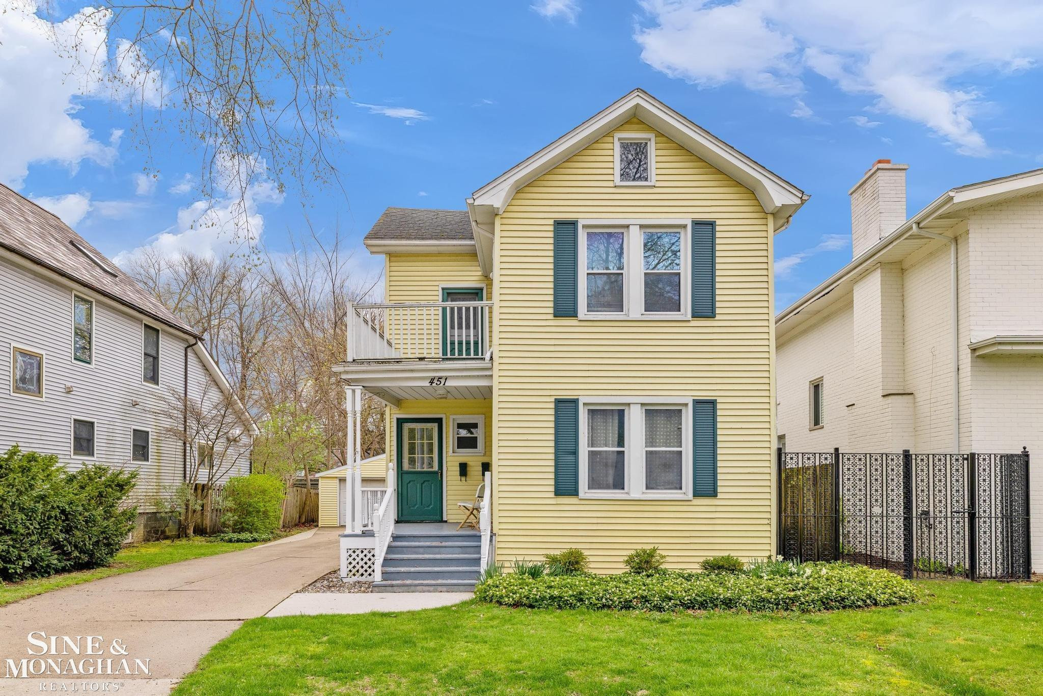 451 Saint Clair Avenue, Grosse Pointe, MI 48230