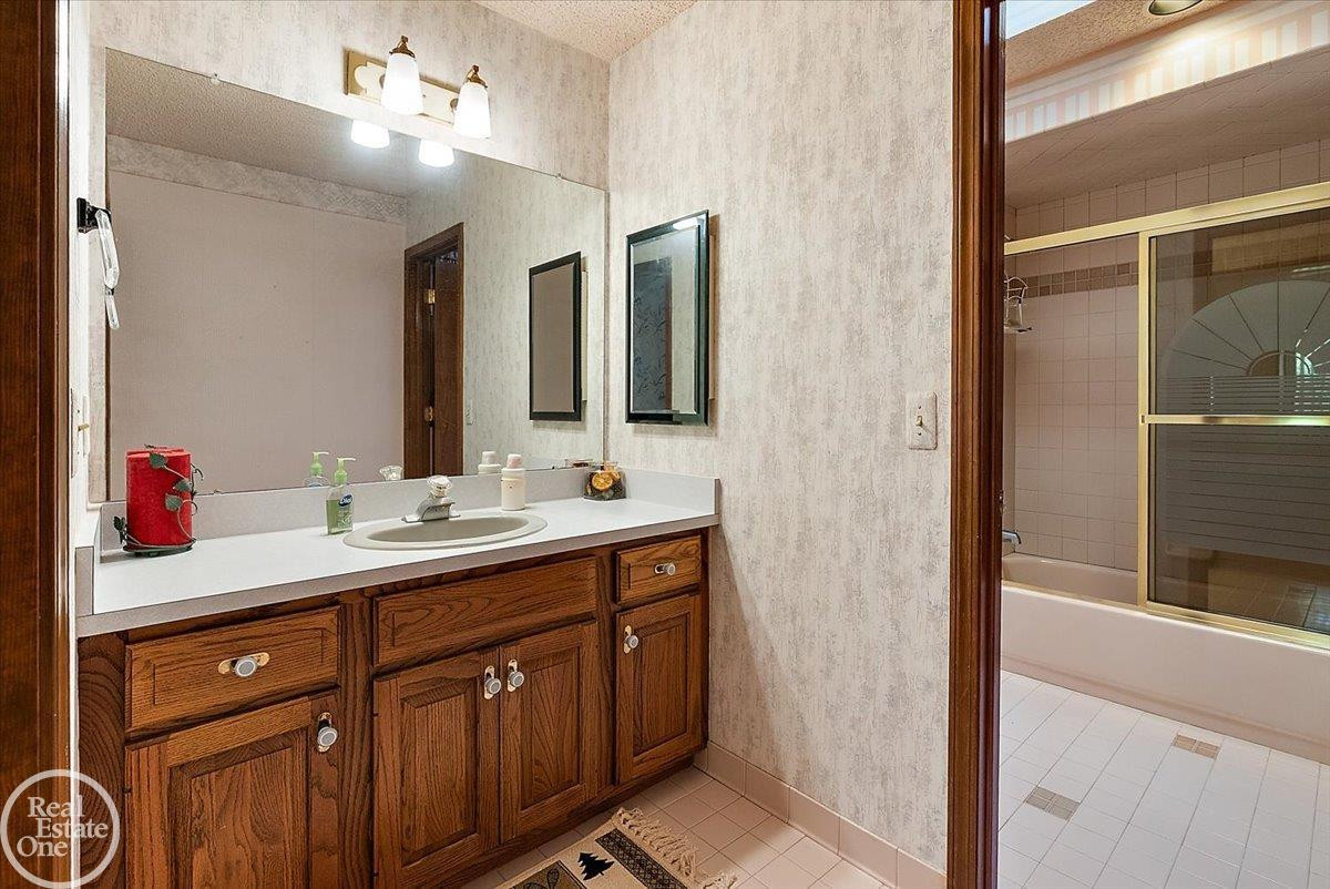 56688 Portsmouth Court, Shelby Twp, MI 48316 — Photo 41