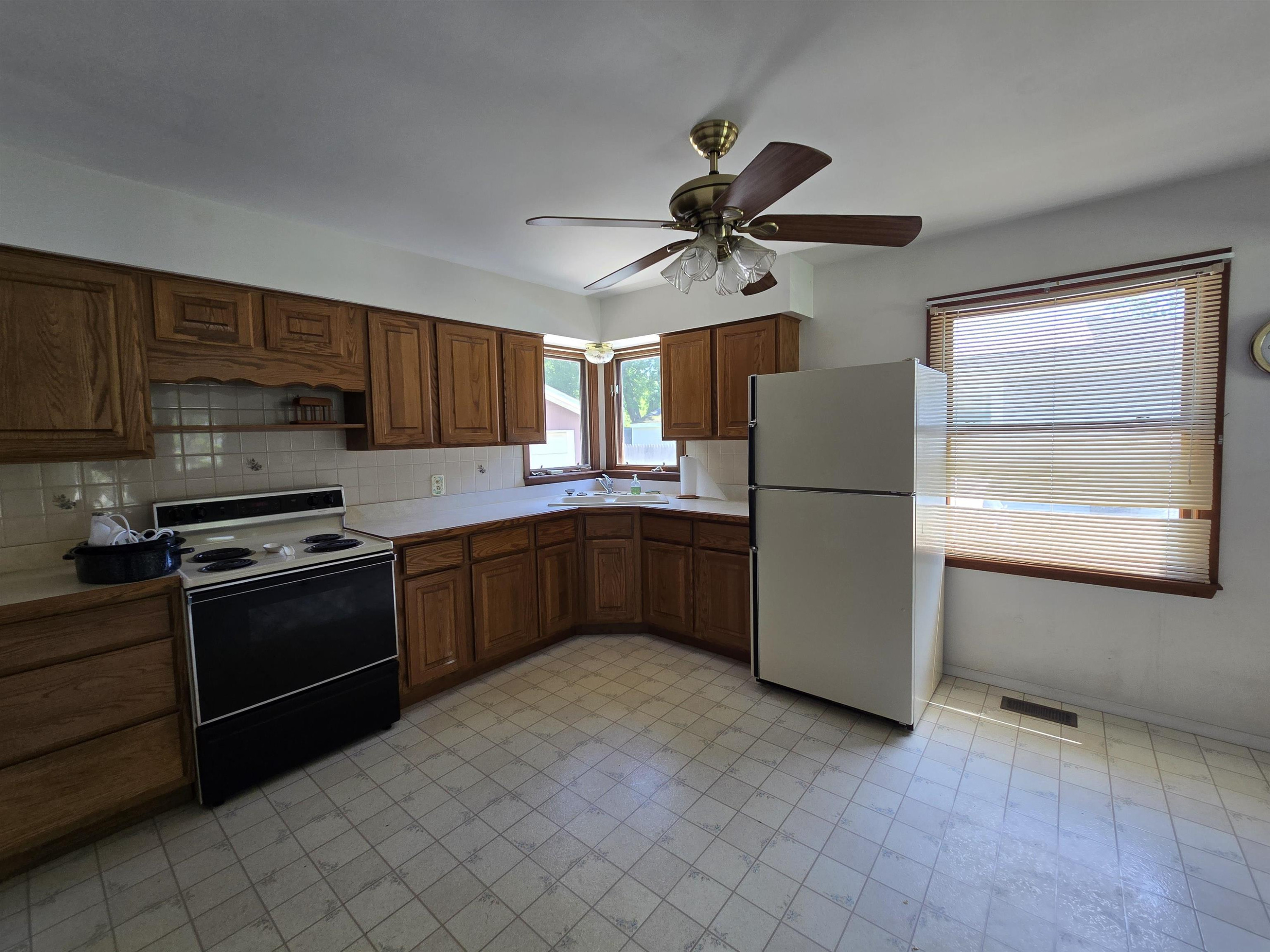 2411 Cheryl Ann Drive, Burton, MI 48519 — Photo 9