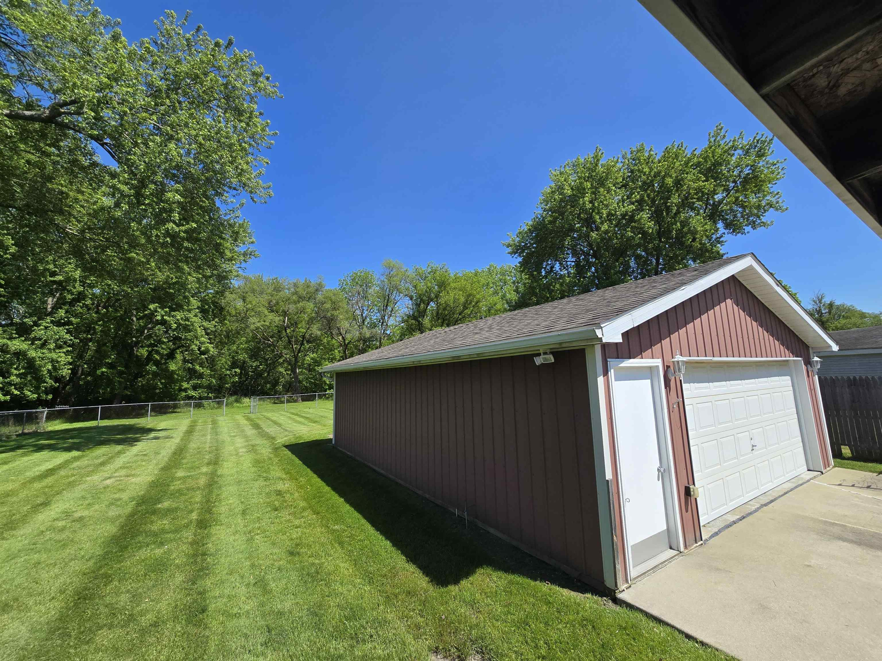 2411 Cheryl Ann Drive, Burton, MI 48519 — Photo 29