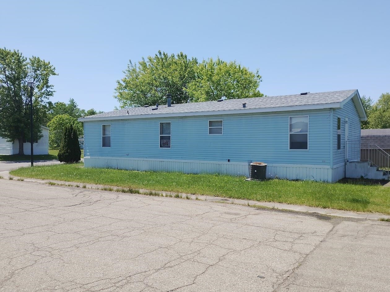 112 Rebellion Drive, Flint, MI 48507 — Photo 2