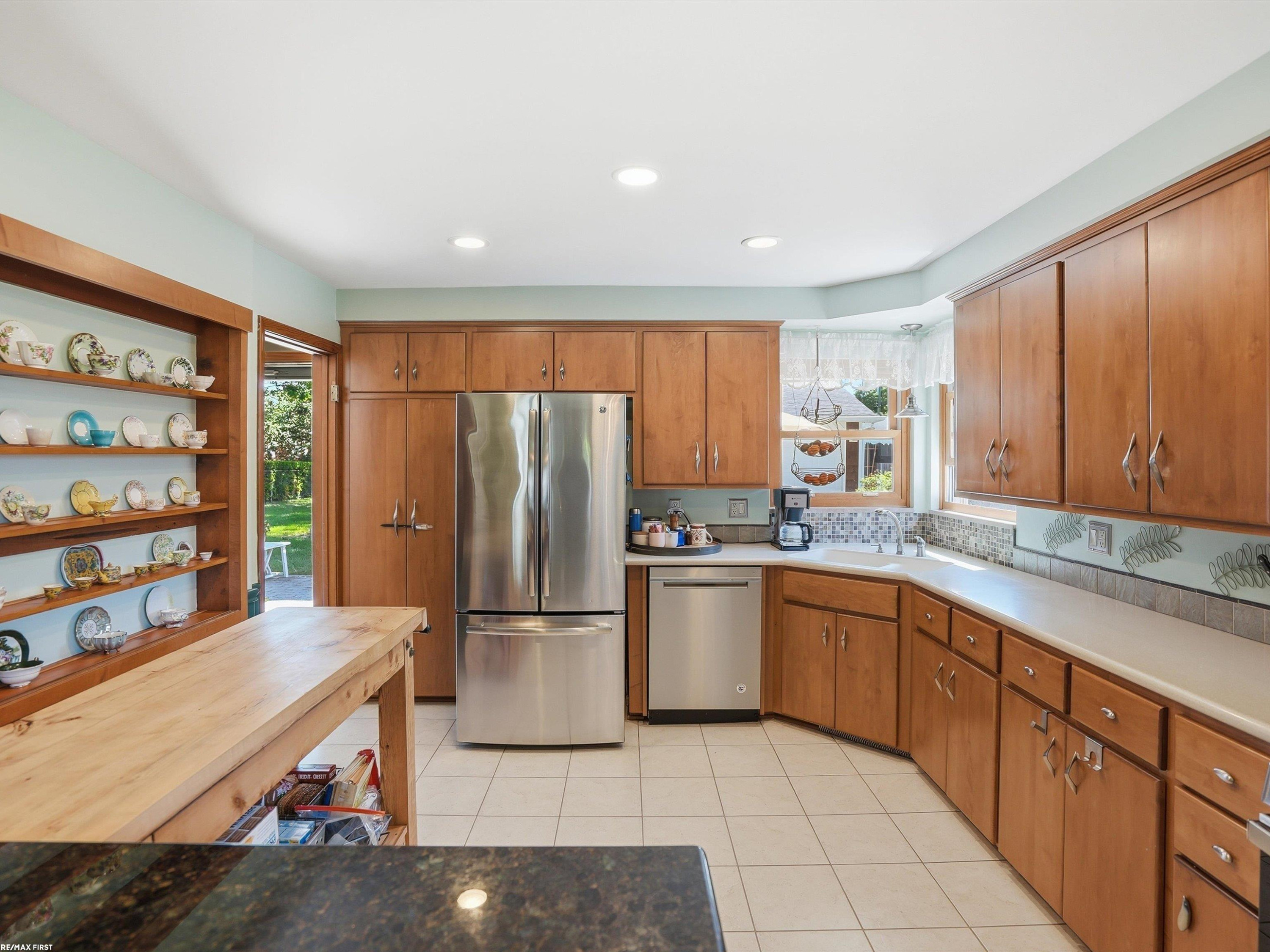 32448 Saint Annes Drive, Warren, MI 48092 — Photo 14