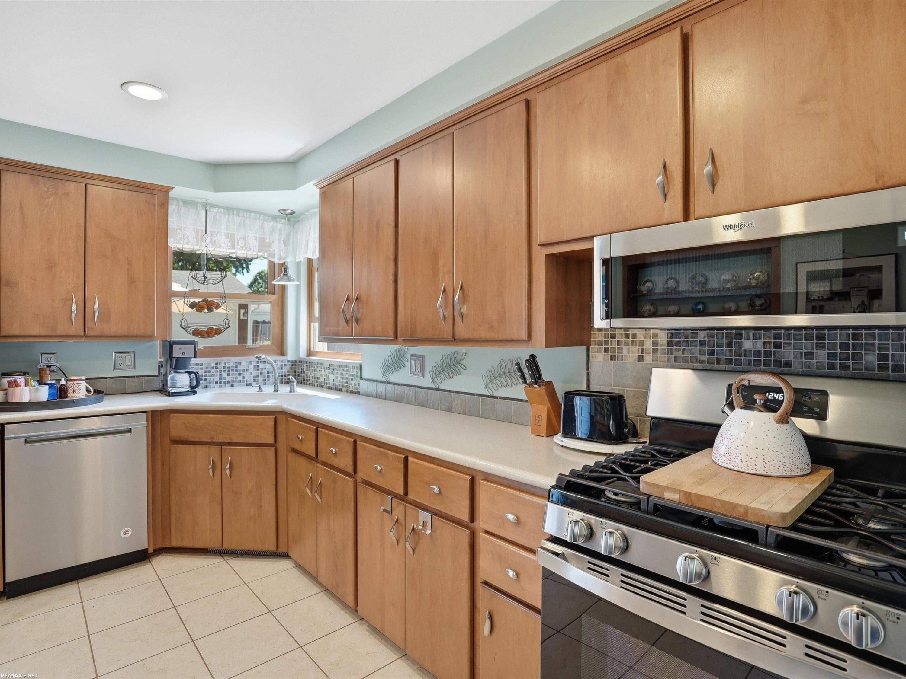 32448 Saint Annes Drive, Warren, MI 48092 — Photo 16