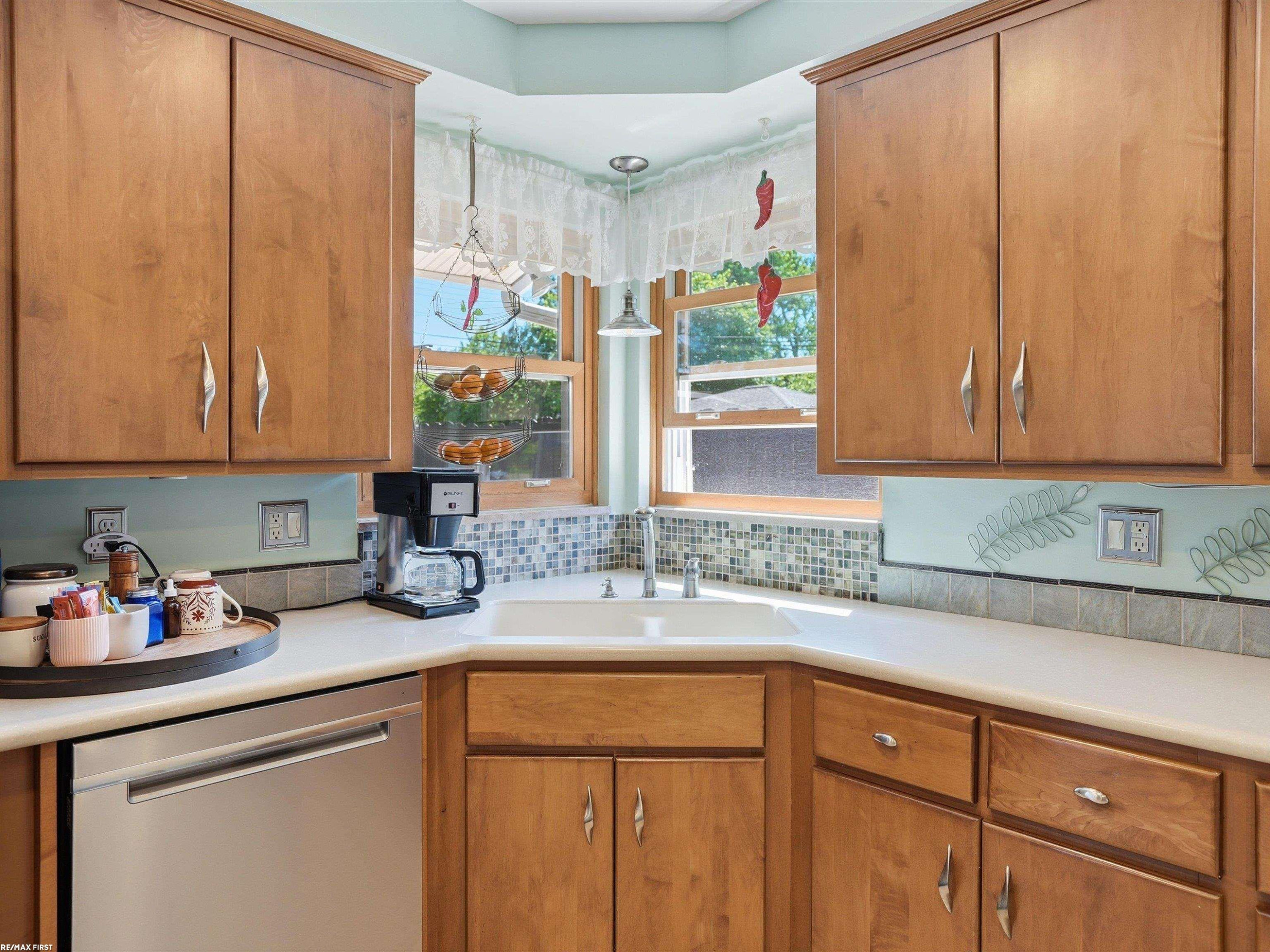 32448 Saint Annes Drive, Warren, MI 48092 — Photo 17