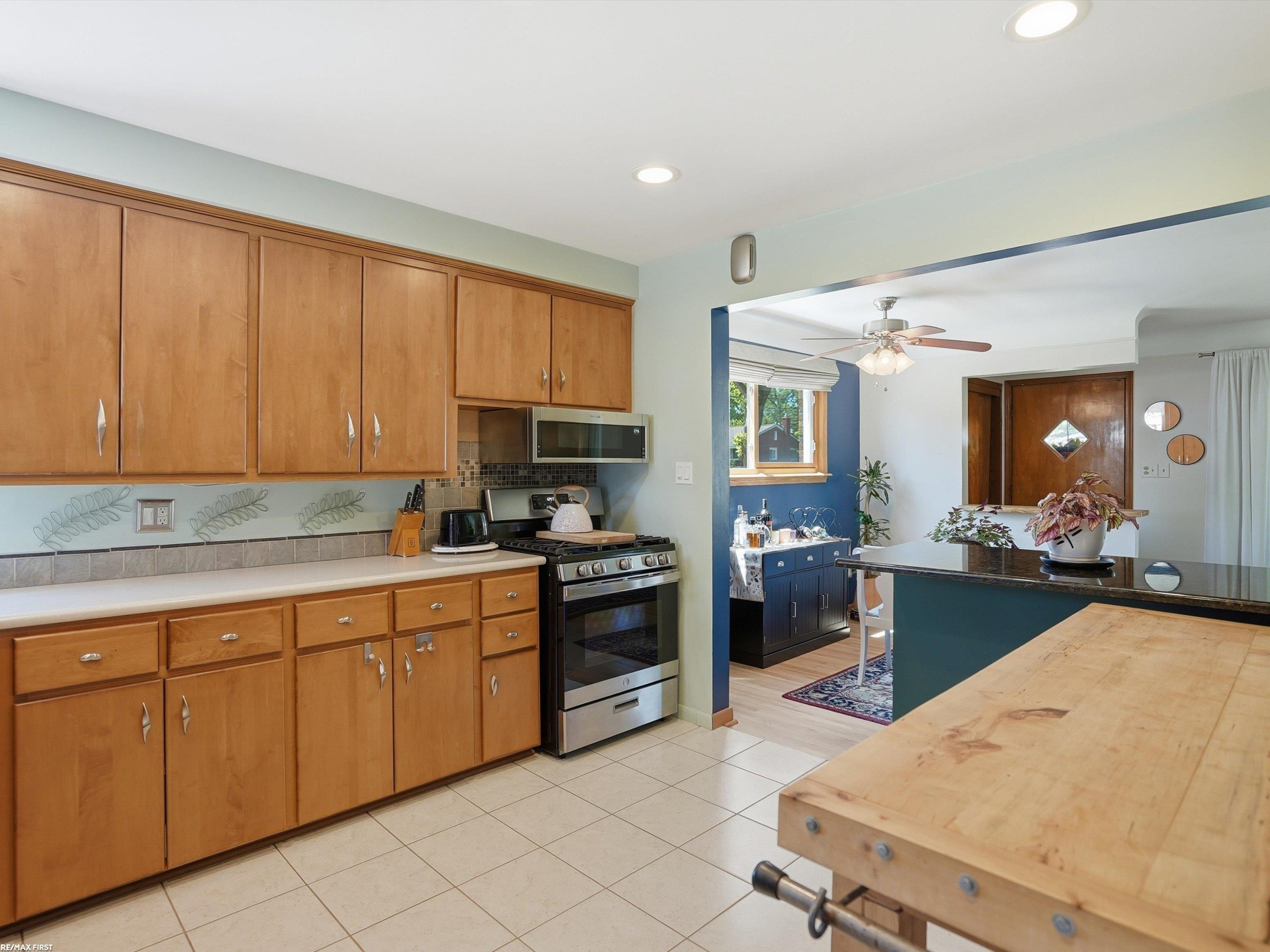 32448 Saint Annes Drive, Warren, MI 48092 — Photo 18