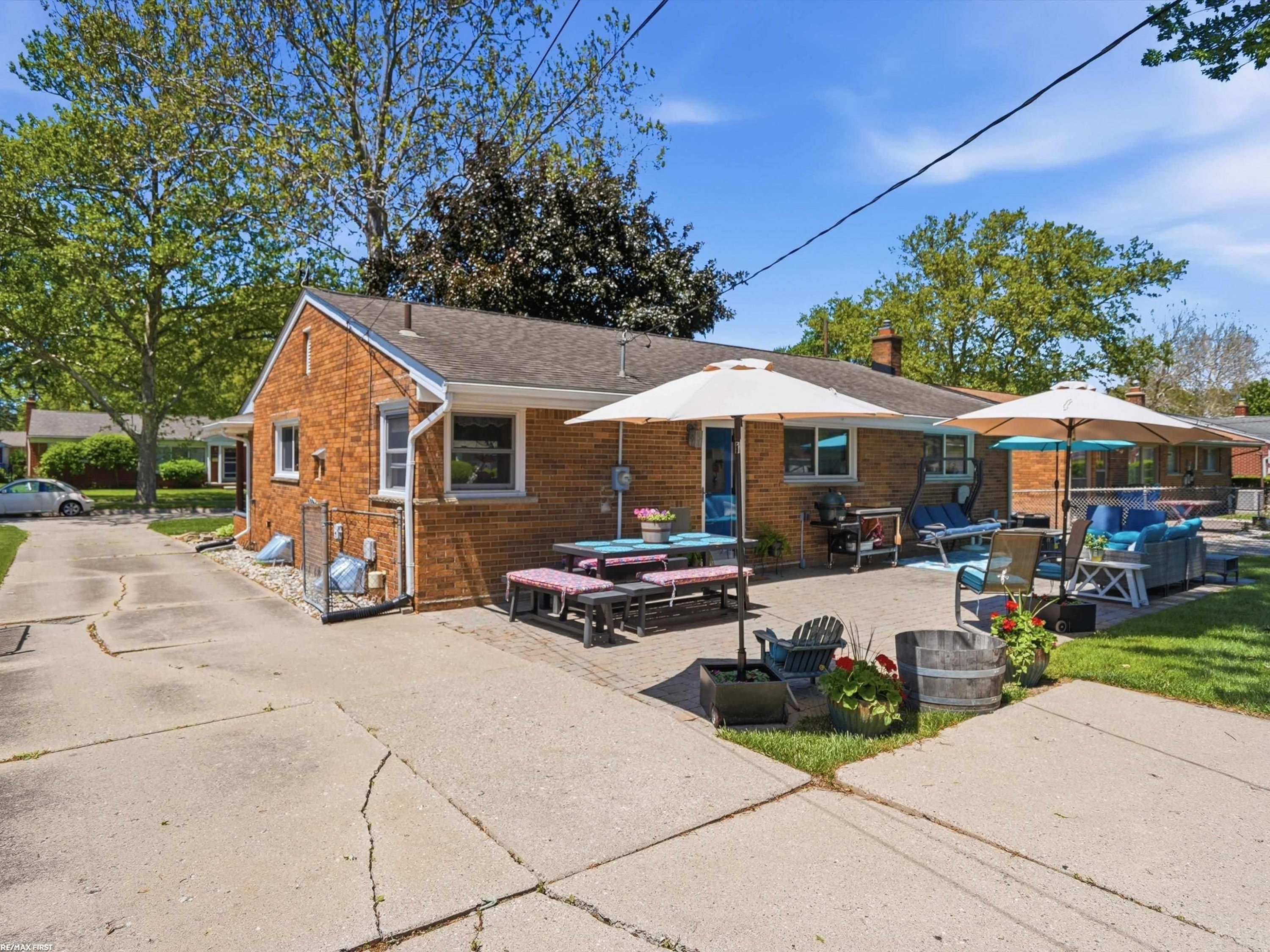 32448 Saint Annes Drive, Warren, MI 48092 — Photo 32