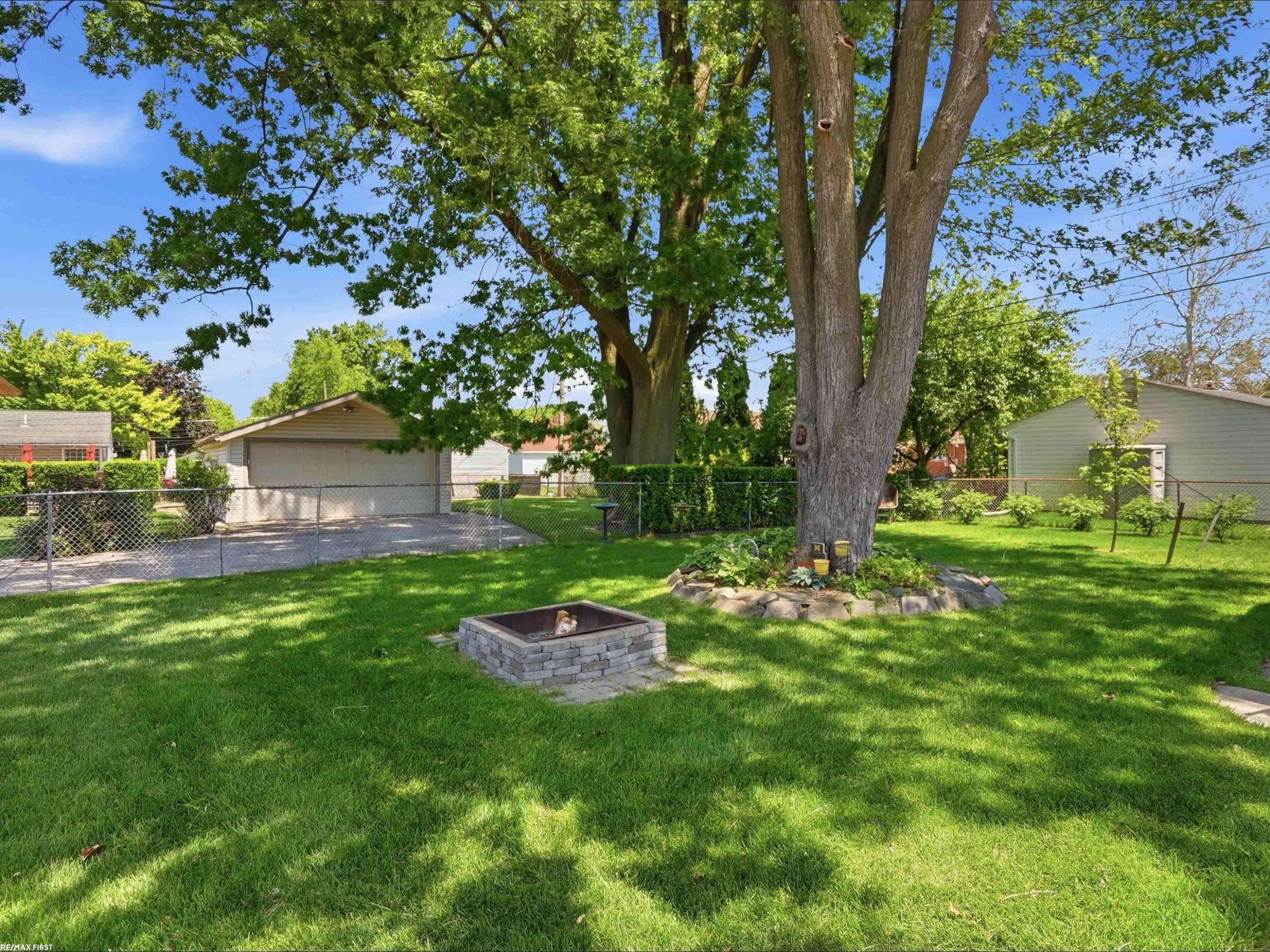 32448 Saint Annes Drive, Warren, MI 48092 — Photo 36