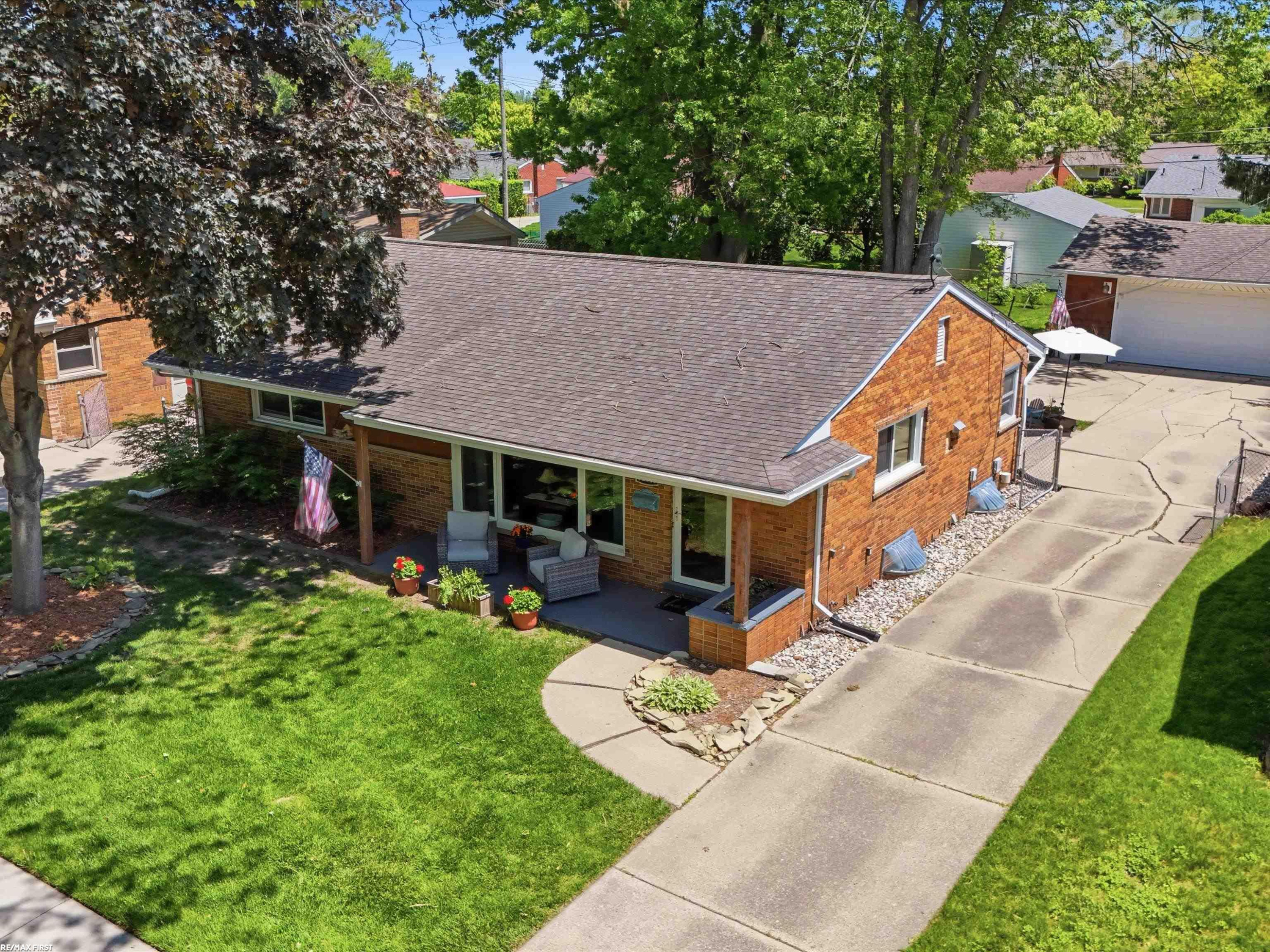 32448 Saint Annes Drive, Warren, MI 48092 — Photo 40