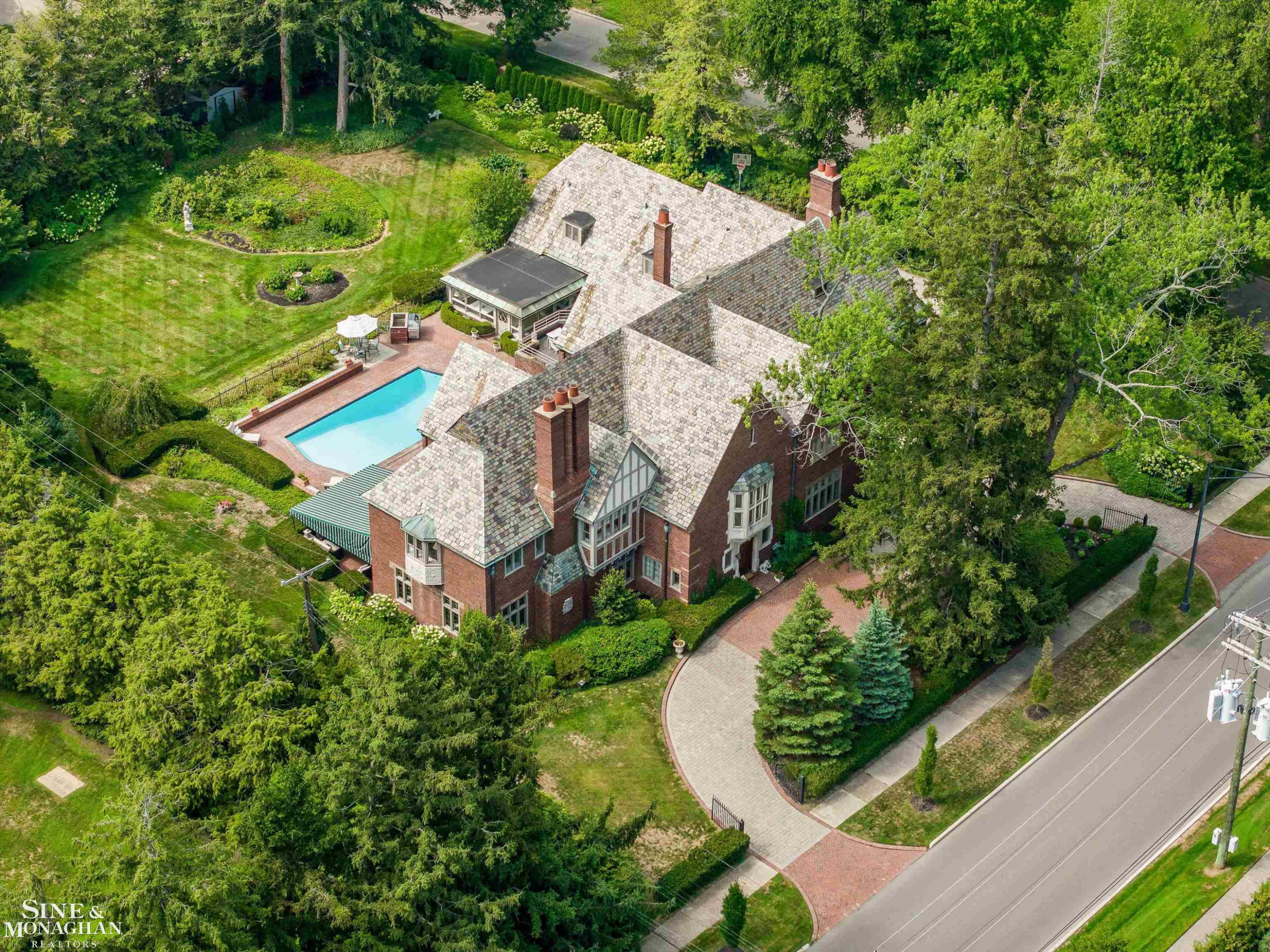 257 Ridge Road, Grosse Pointe Farms, MI 48236 — Photo 2