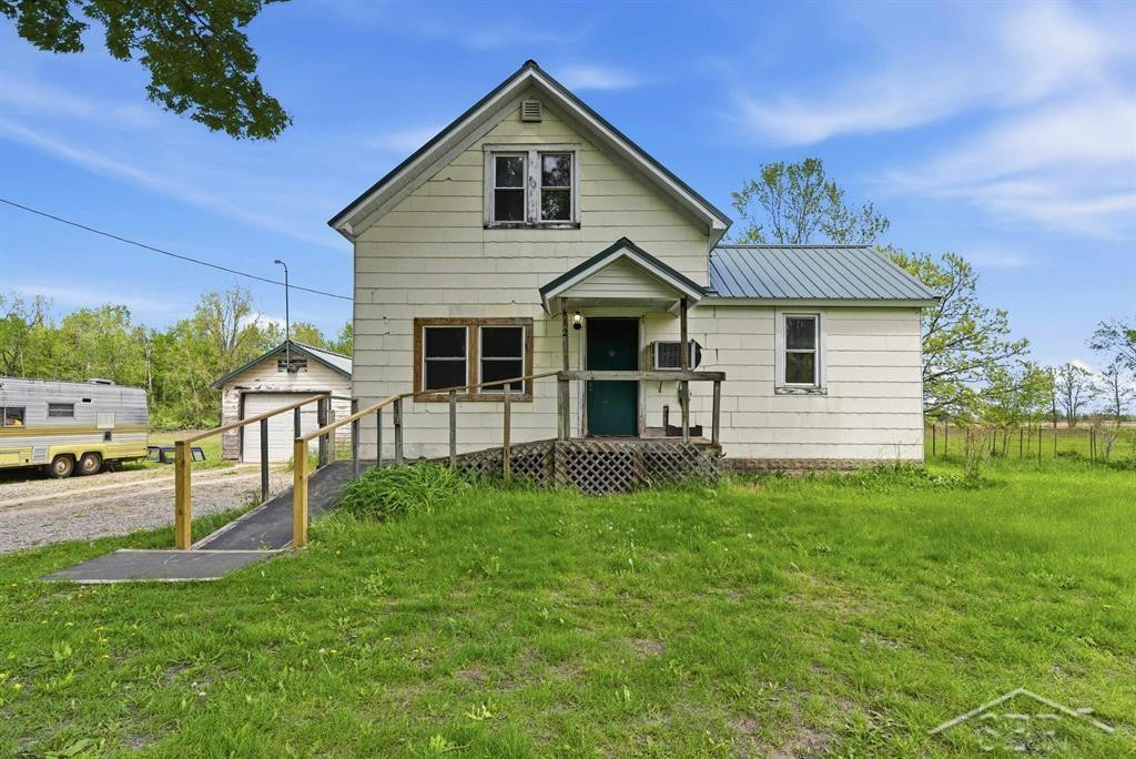 412 W Almeda Beach Road, Pinconning, MI 48650 — front exterior
