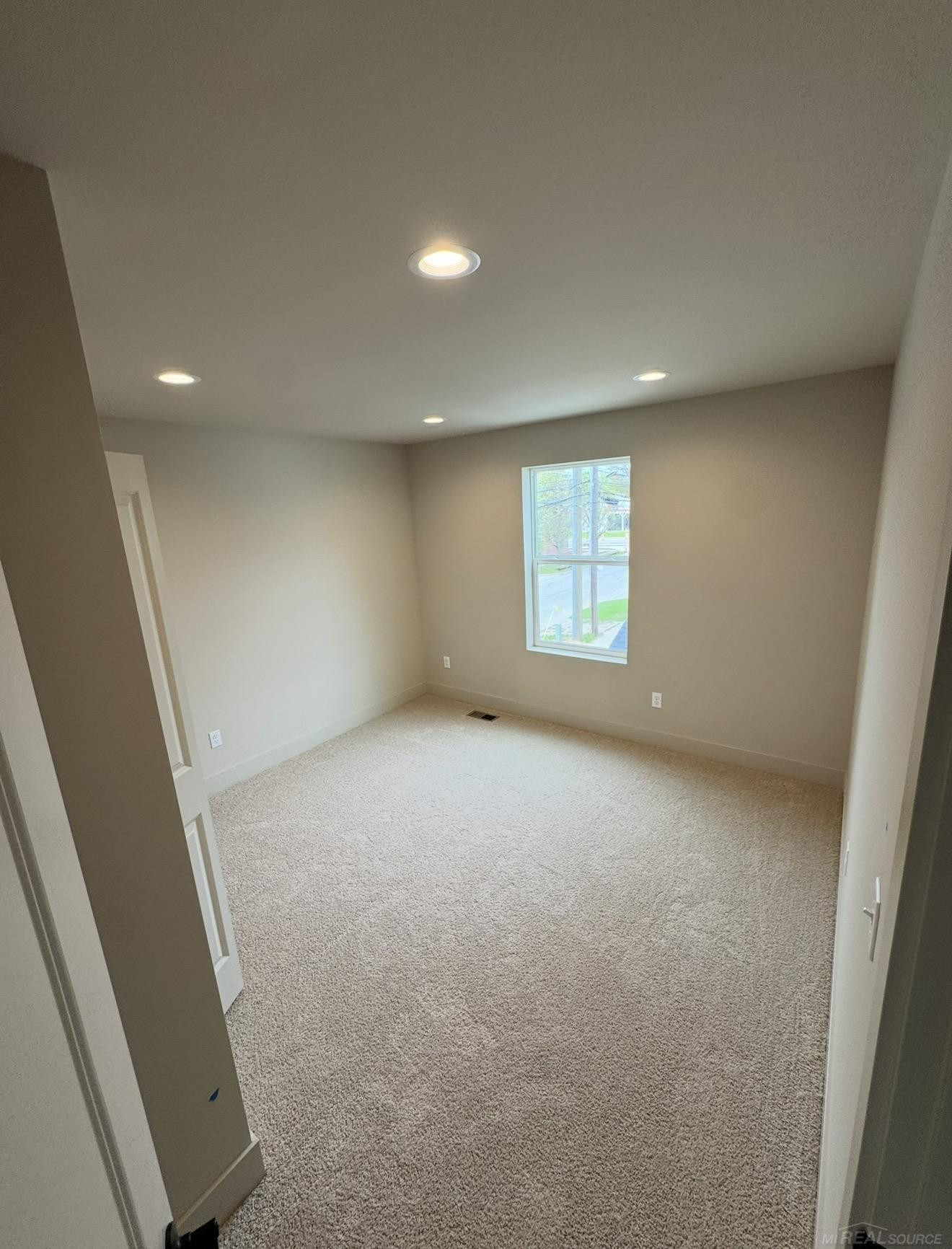 27305 Groveland Street, Madison Heights, MI 48071 — Photo 16