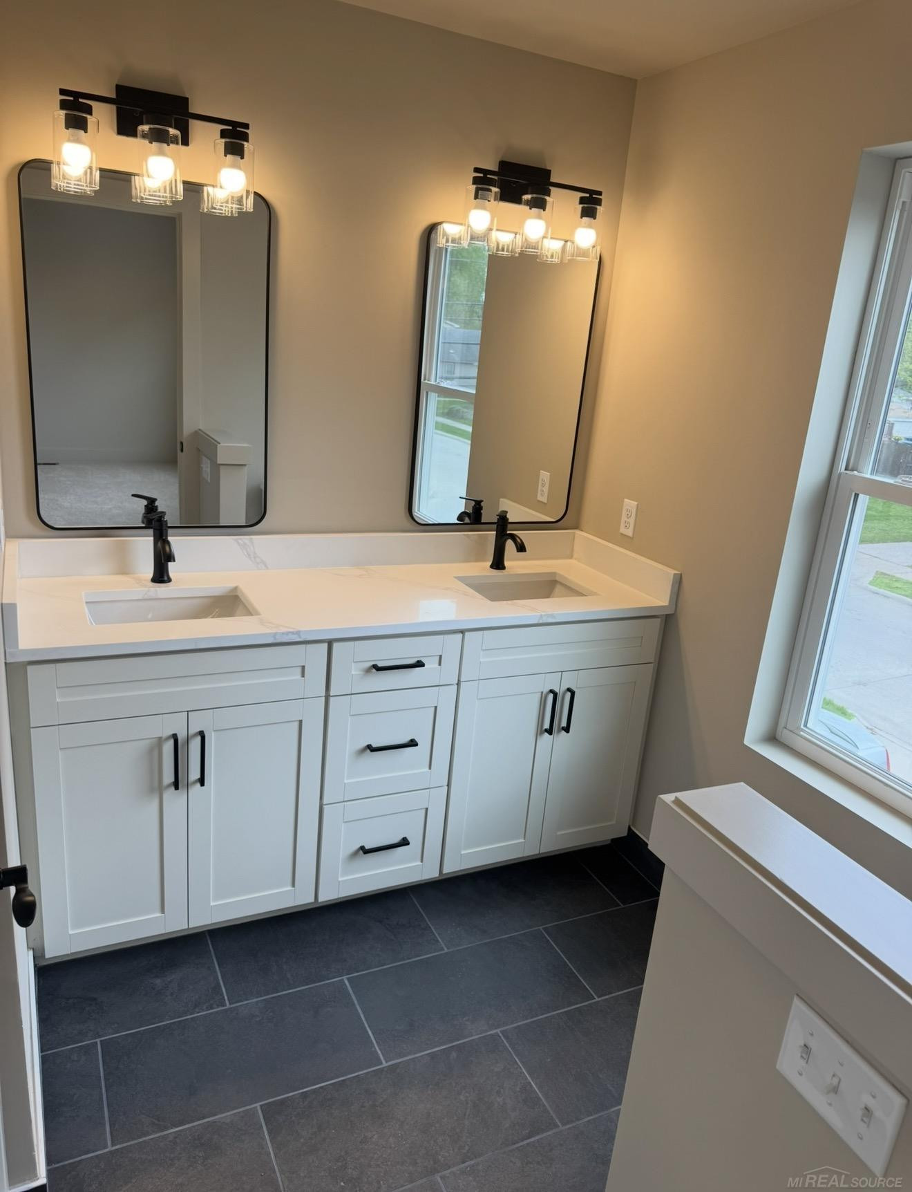 27305 Groveland Street, Madison Heights, MI 48071 — Photo 20