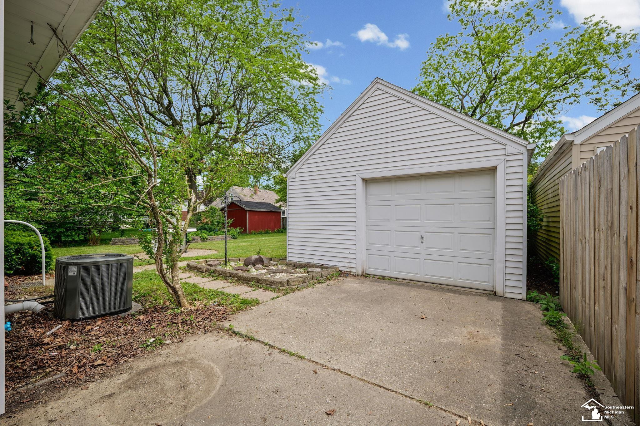 15524 Parkwood Drive, Monroe, MI 48161 — Photo 17