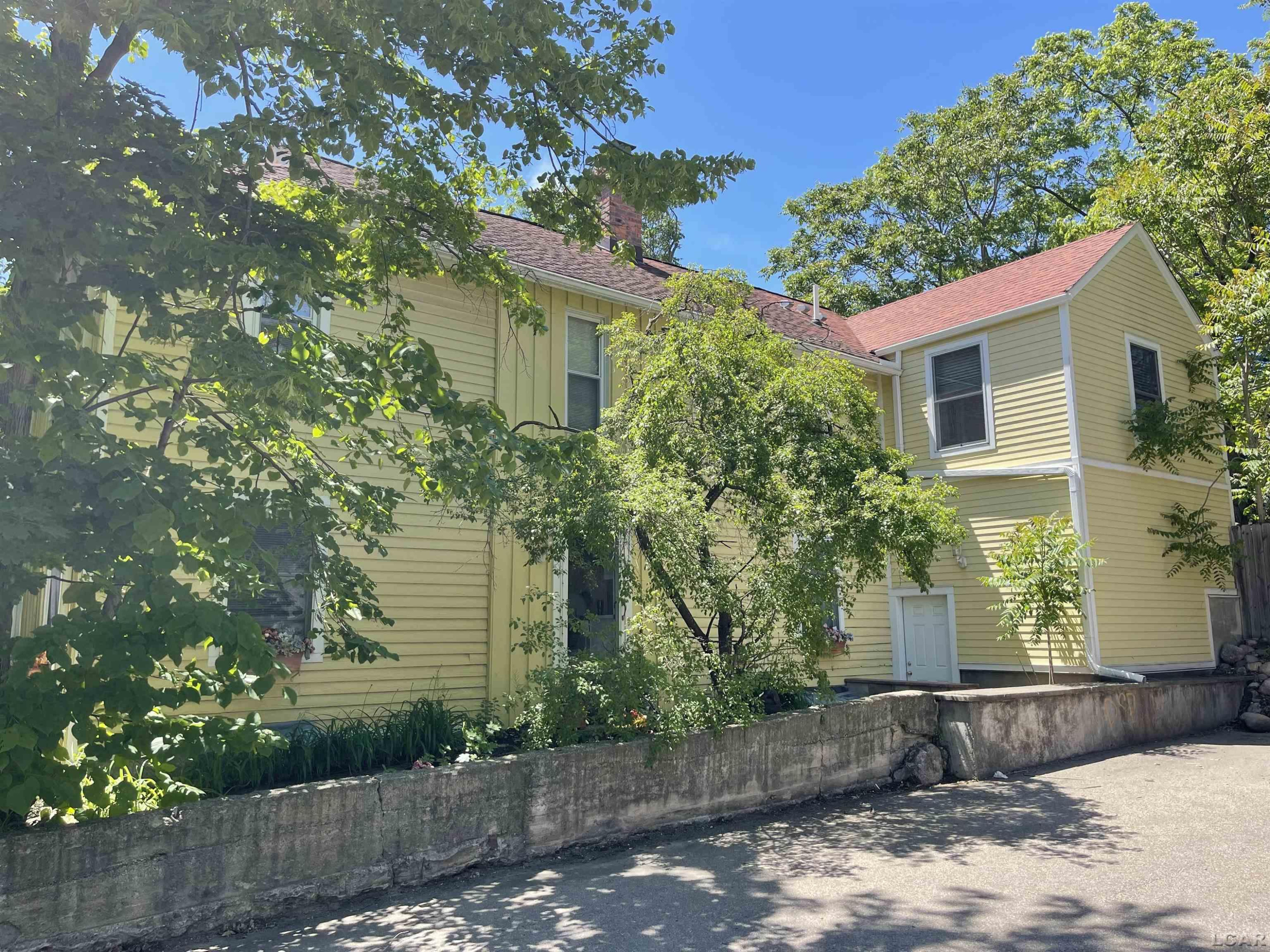 808 Mary Street