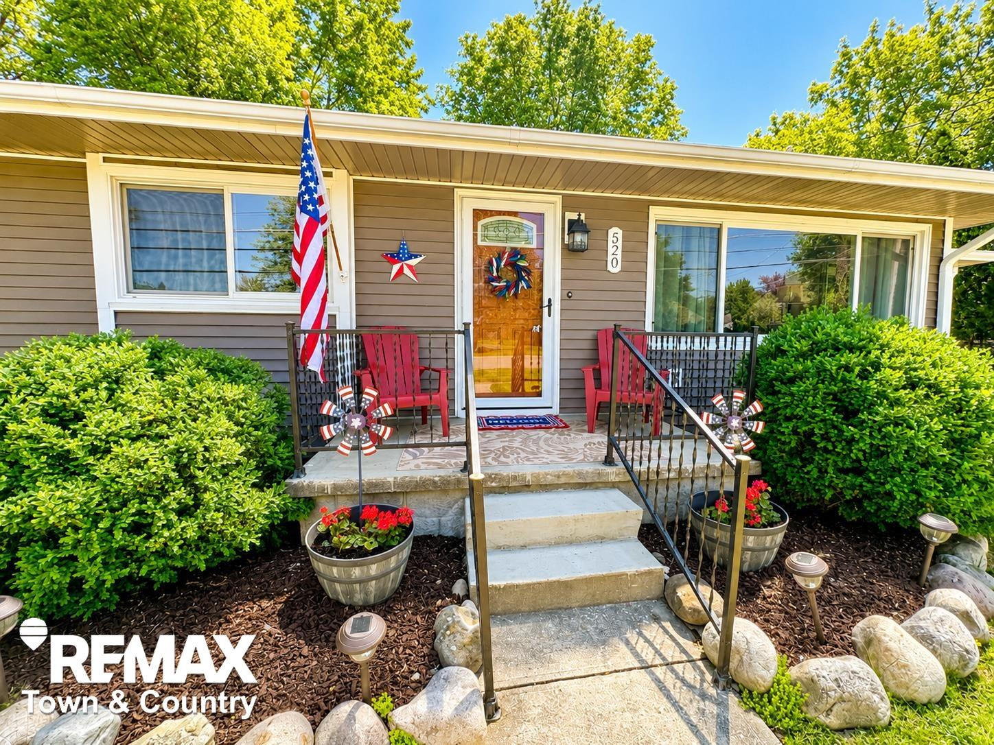 520 Sunnyside Drive, Flushing, MI 48433 — Photo 2