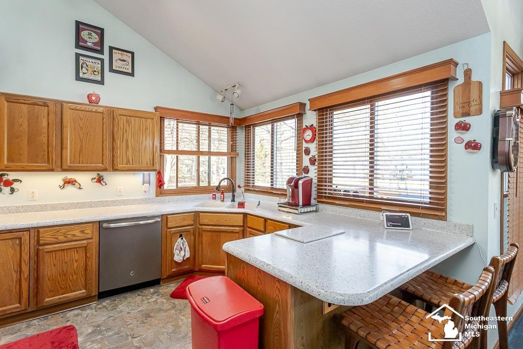 6820 stonegate Drive, Temperance, MI 48182 — Photo 11