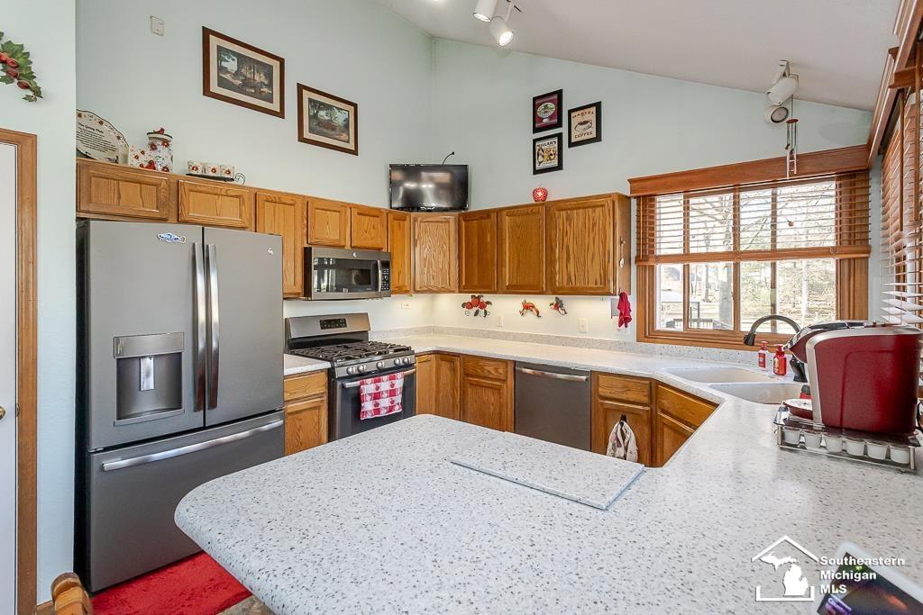 6820 stonegate Drive, Temperance, MI 48182 — Photo 13