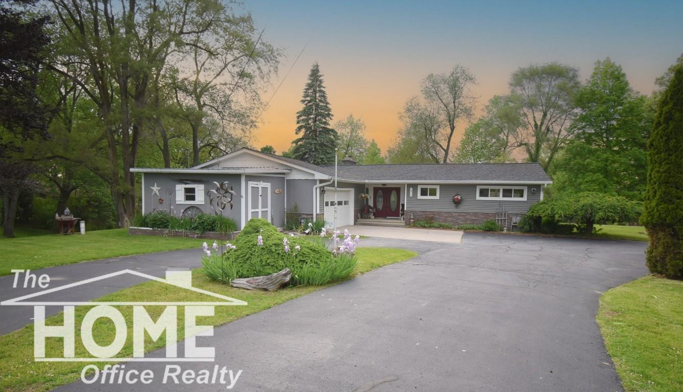 1910 Lake Court, Owosso, MI 48867