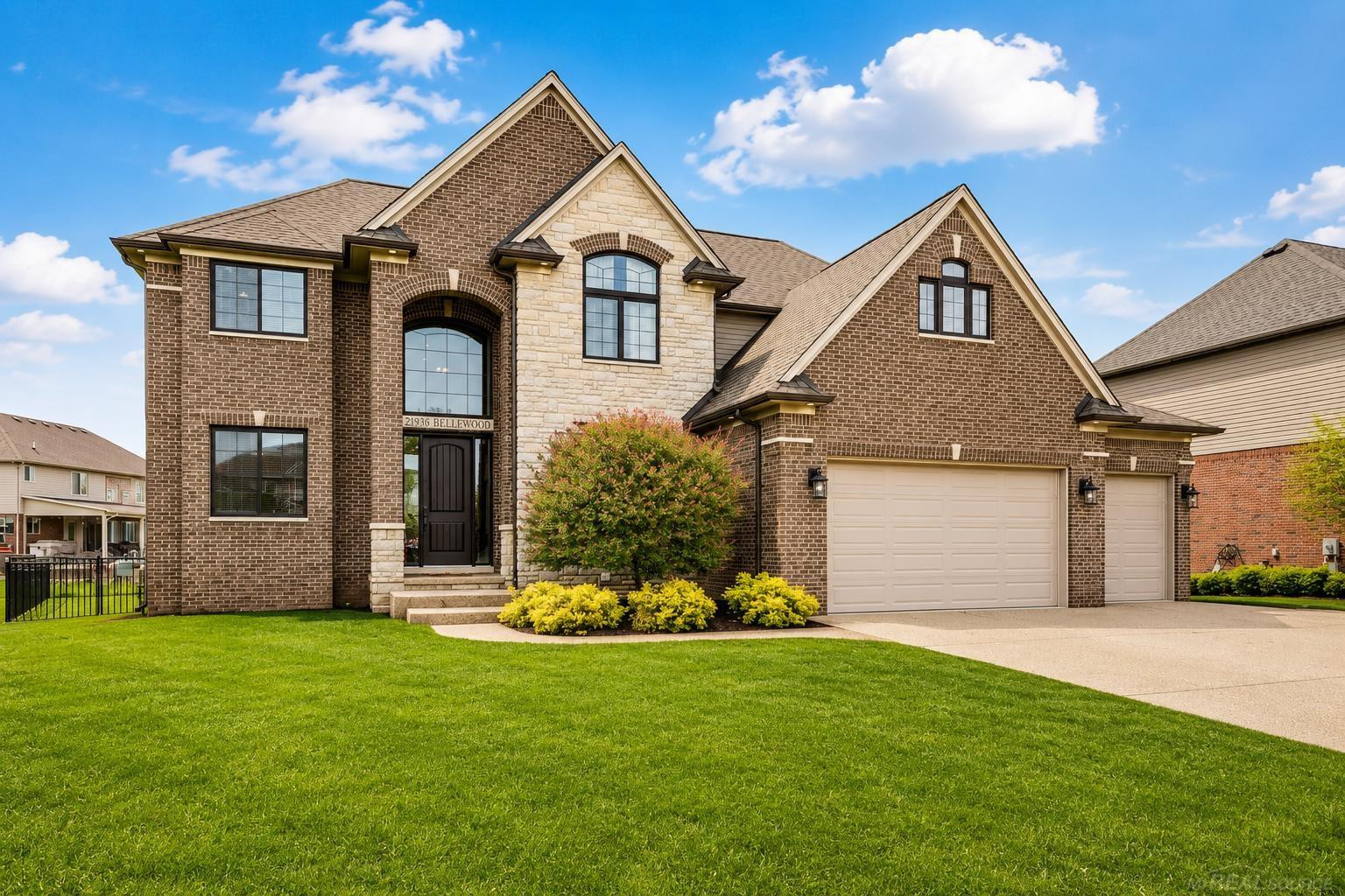 21936 Bellewood Drive, Macomb, MI 48044