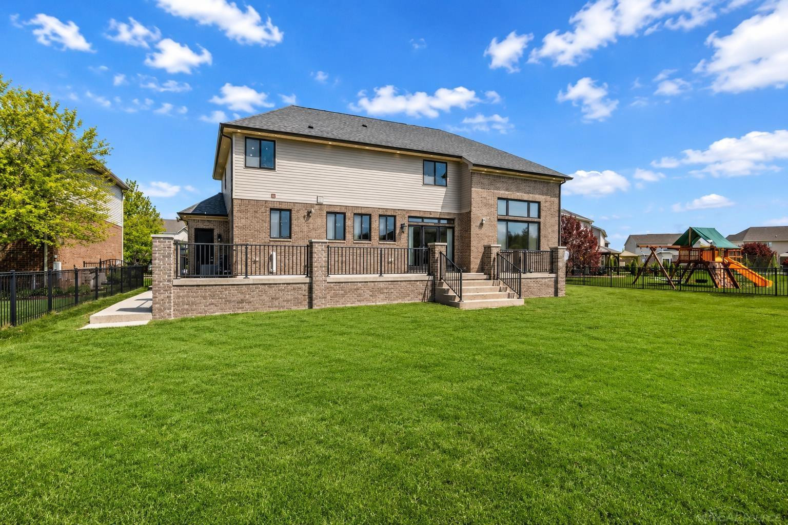 21936 Bellewood Drive, Macomb, MI 48044 — Photo 2