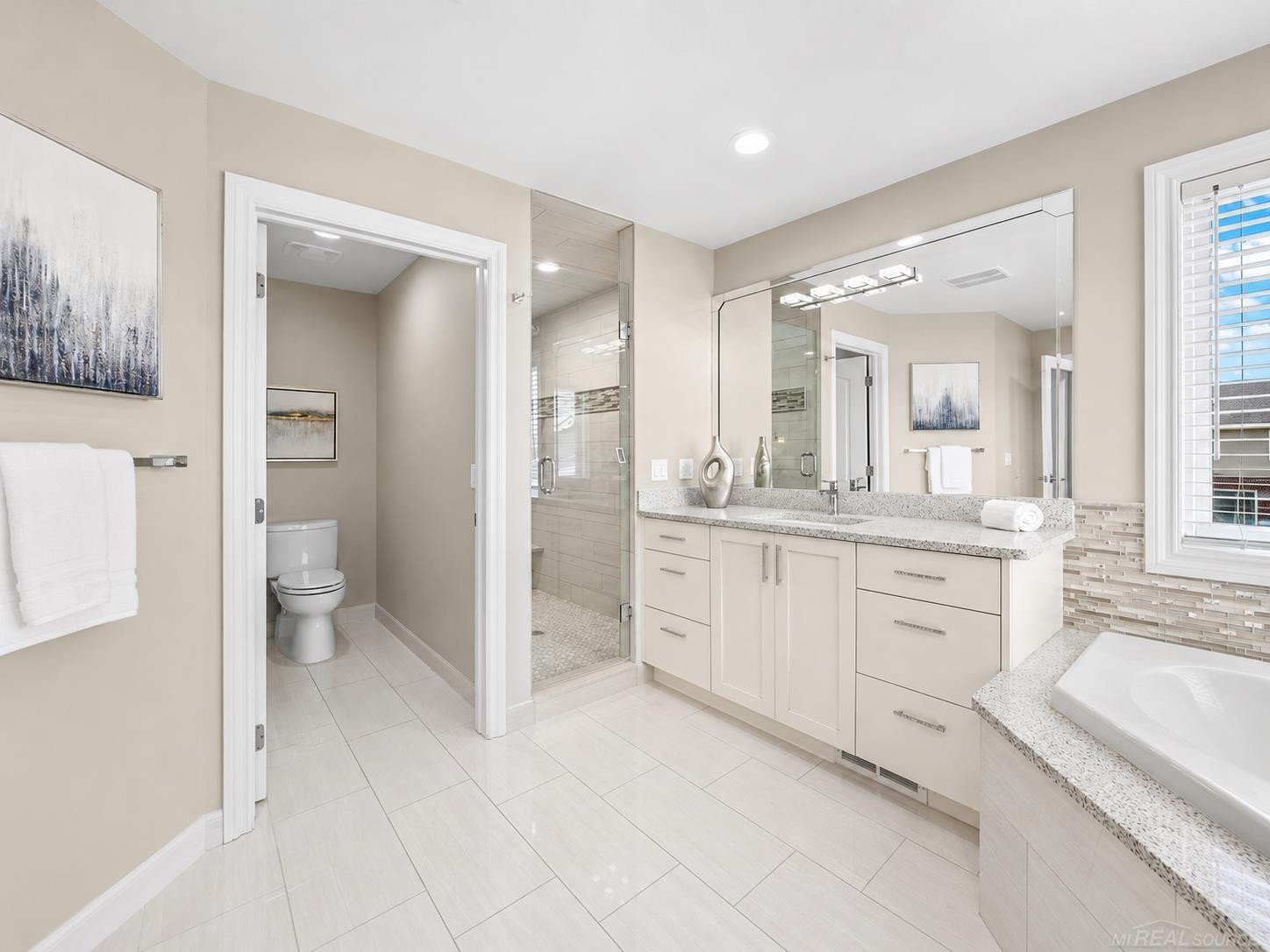 21936 Bellewood Drive, Macomb, MI 48044 — Photo 18