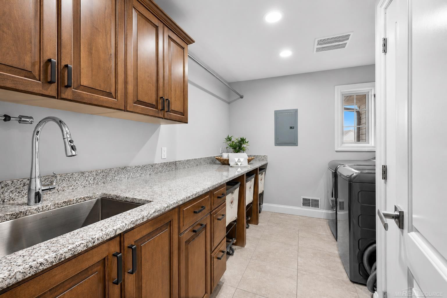 21936 Bellewood Drive, Macomb, MI 48044 — Photo 43