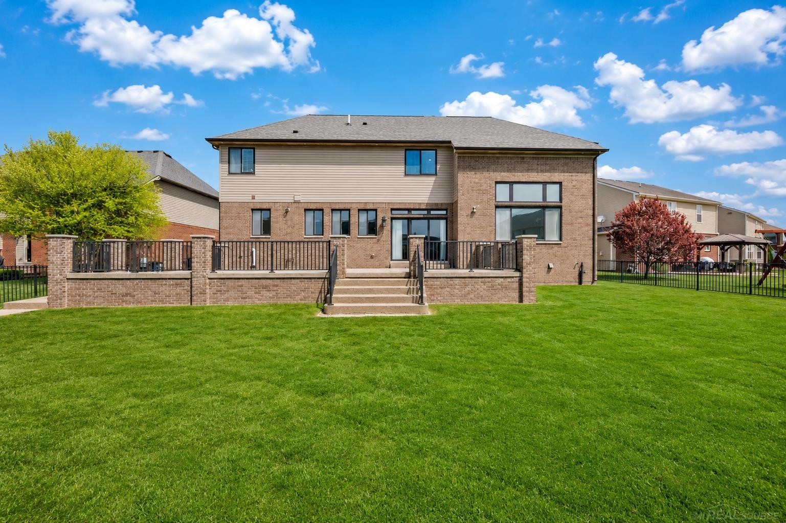 21936 Bellewood Drive, Macomb, MI 48044 — Photo 56