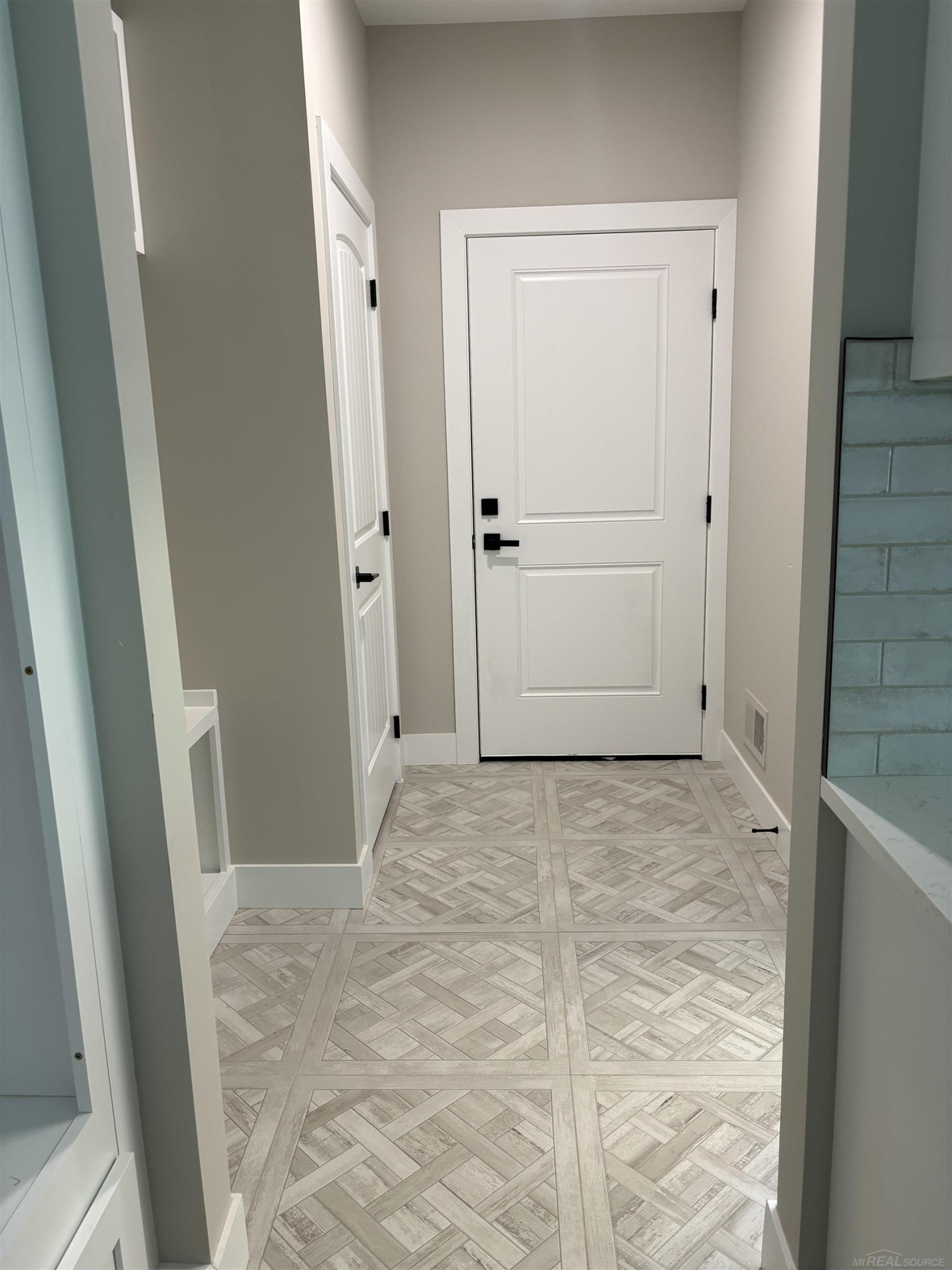 10505 Excalibur Drive, Shelby Twp, MI 48315 — Photo 15