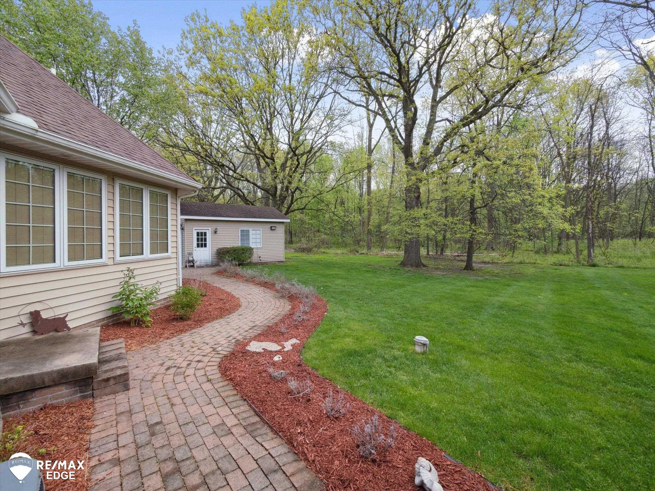 9705 Burning Tree Drive, Grand Blanc, MI 48439 — Photo 48