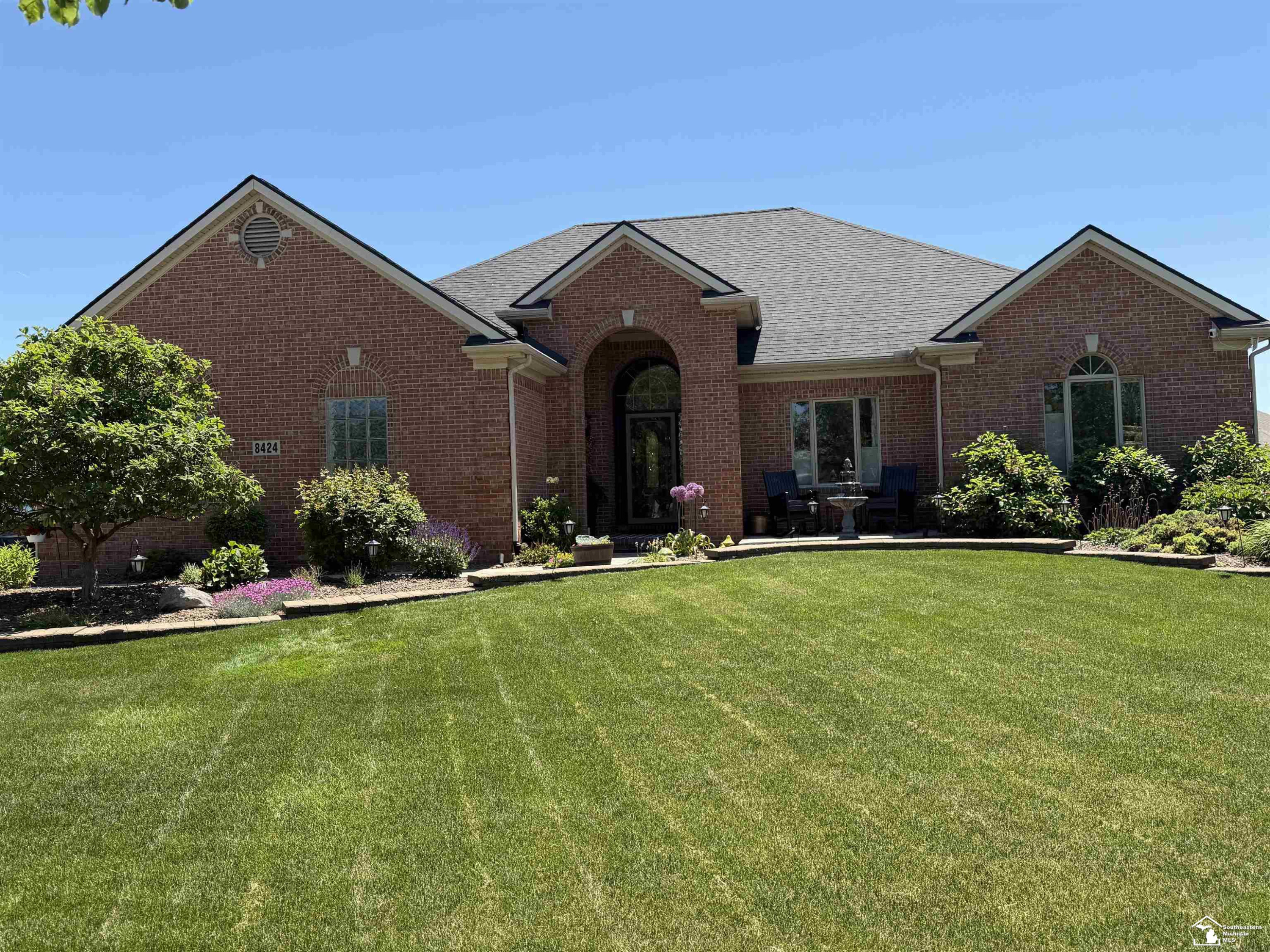 8424 Eagle Pointe Drive, Newport, MI 48166 — front exterior