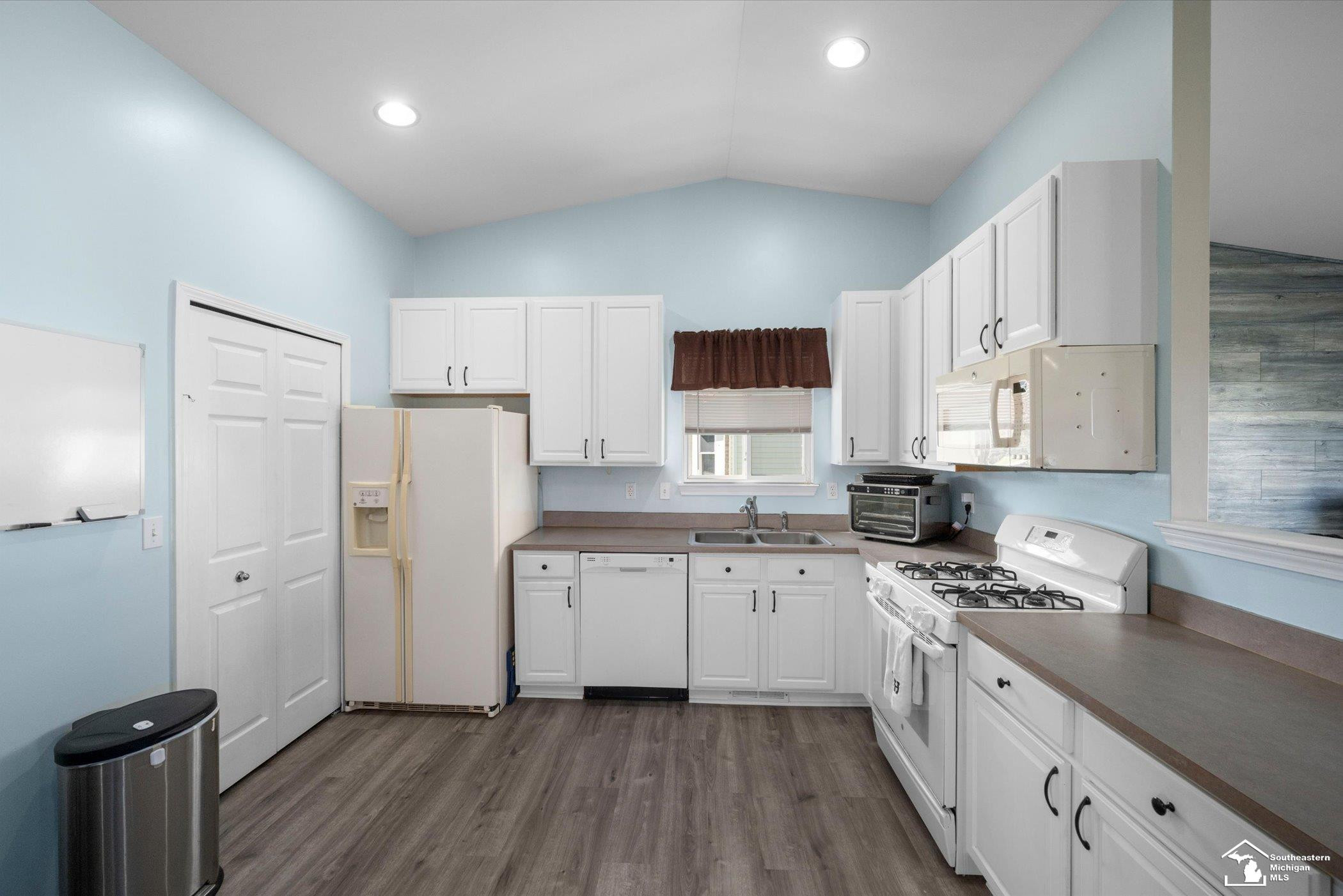7040 Poplar Drive, Ypsilanti, MI 48197 — Photo 16